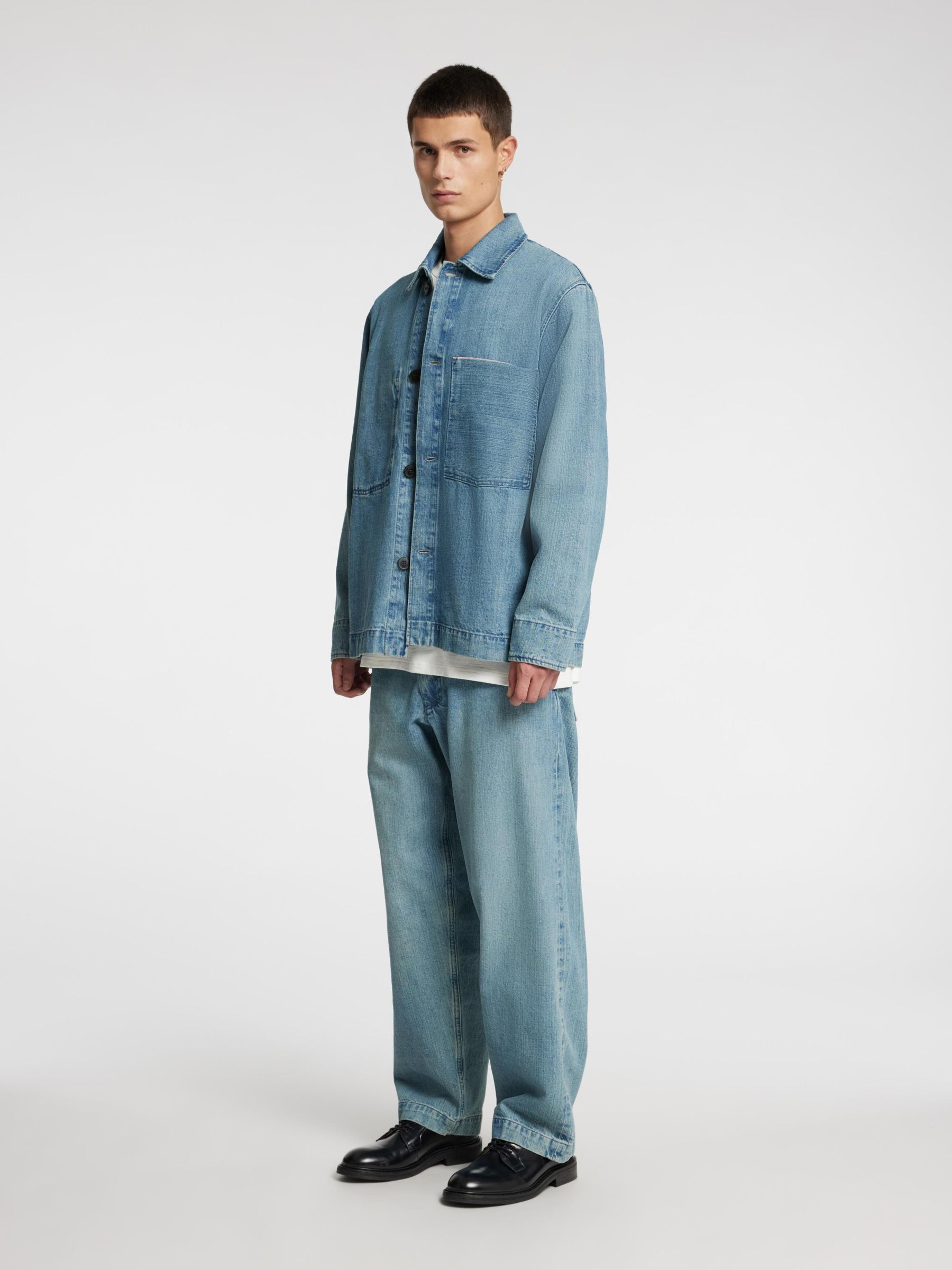 LIGHT WASH LOOSE-FIT JEANS