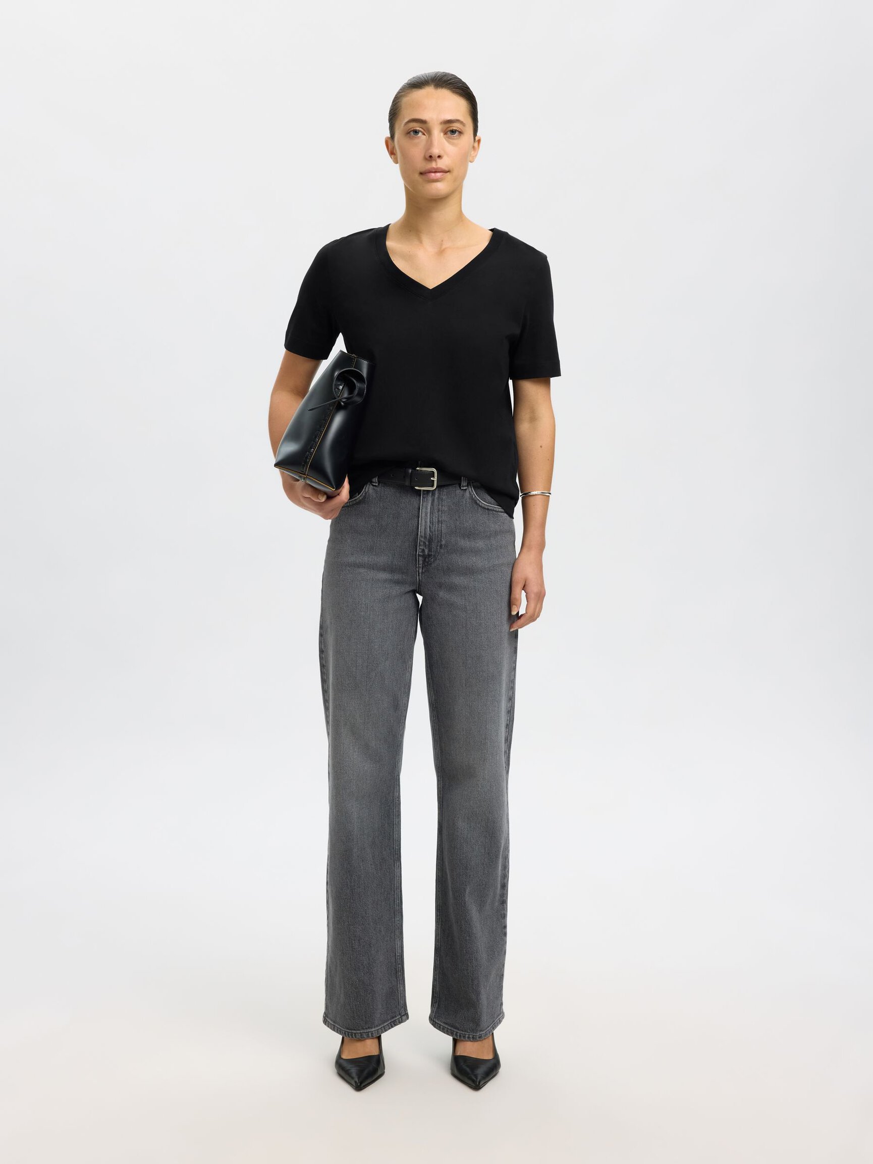 CLASSIC V-NECK T-SHIRT