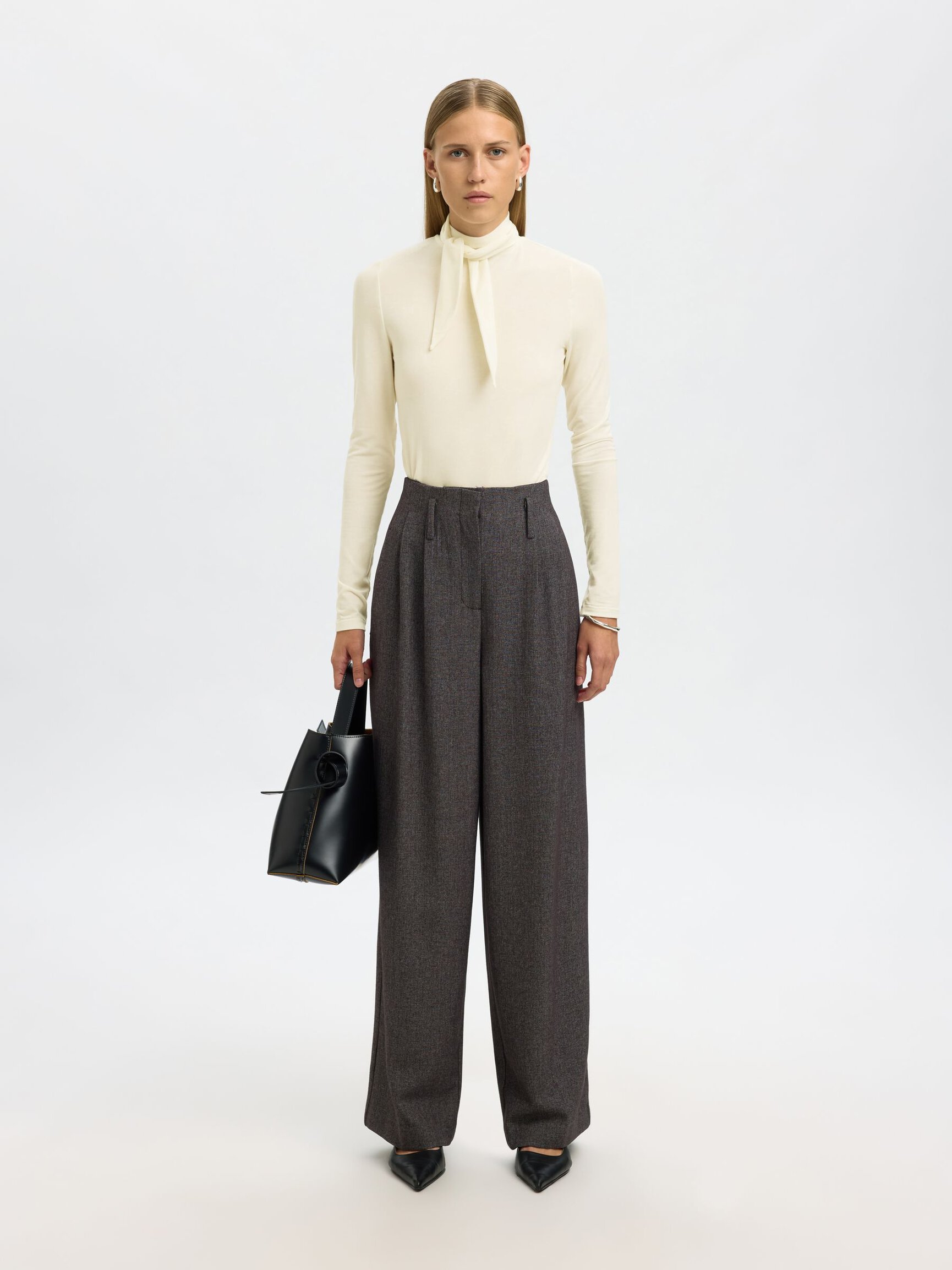 HOGE KRAAG TOP MET LANGE MOUWEN