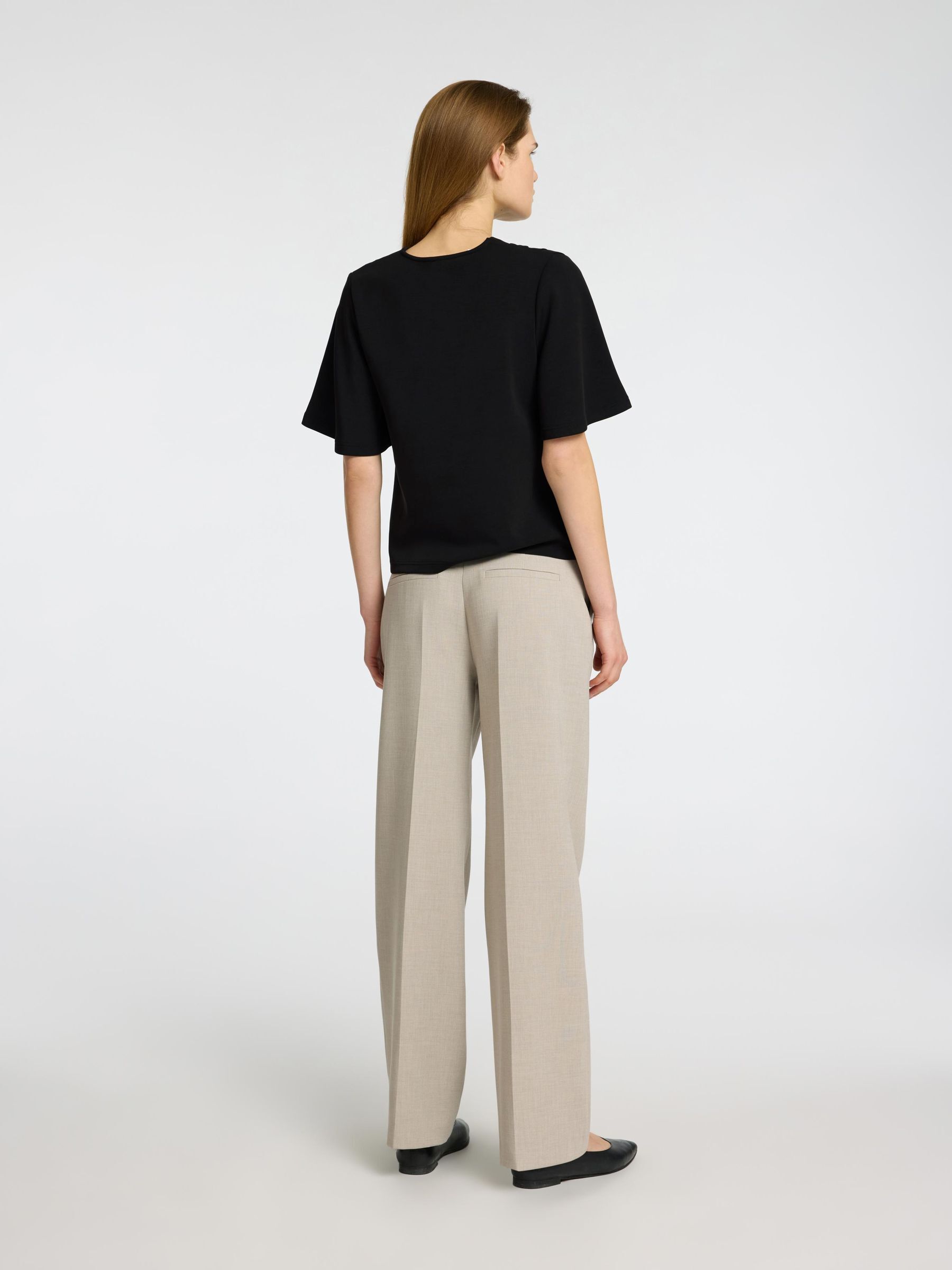 SHORT SLEEVED V-NECK TOP