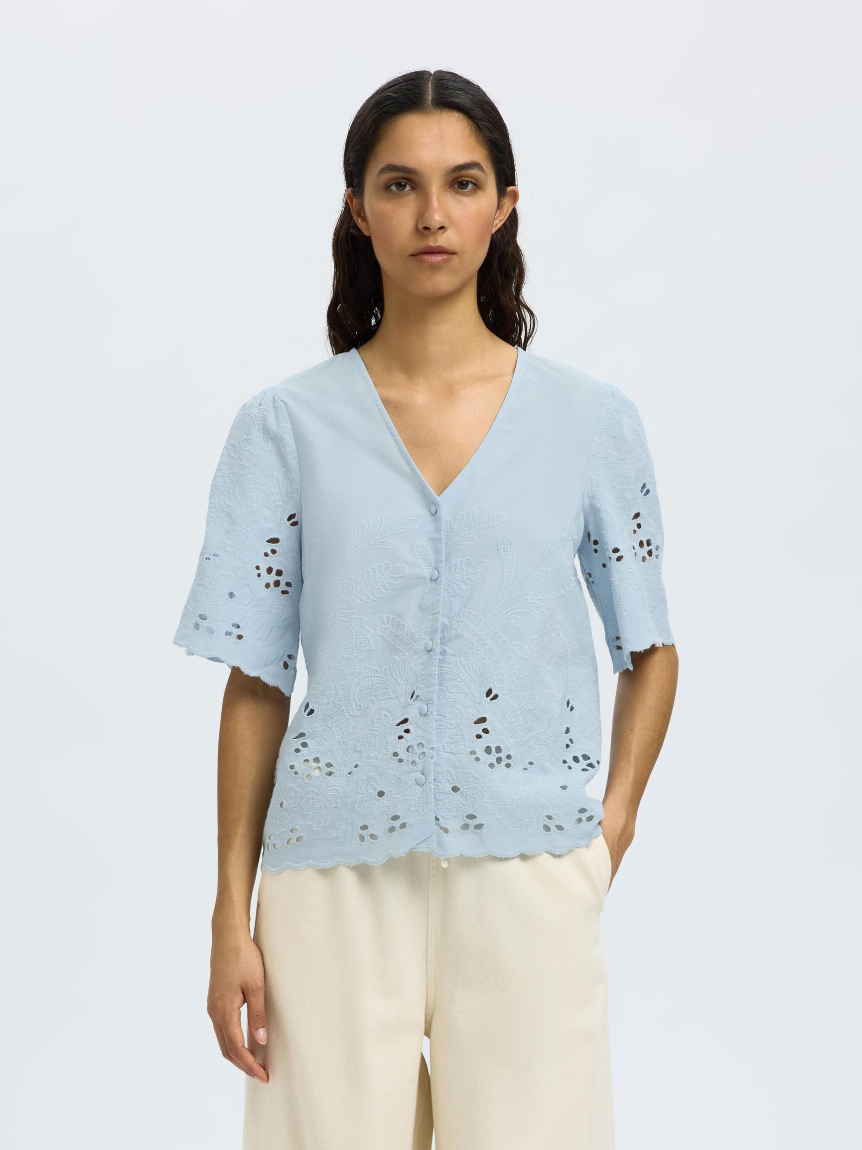 EMBROIDERED SHORT SLEEVED SHIRT