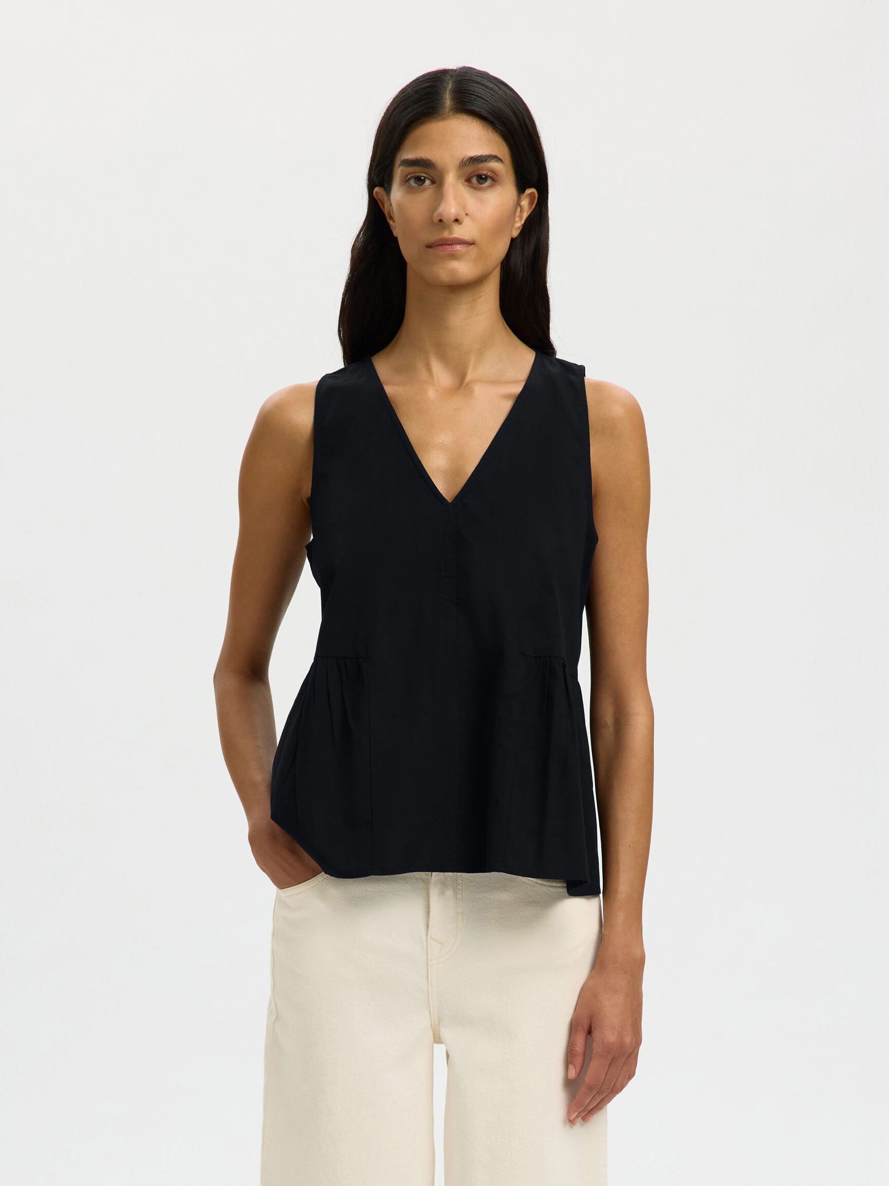 SLEEVELESS V-NECK BLOUSE
