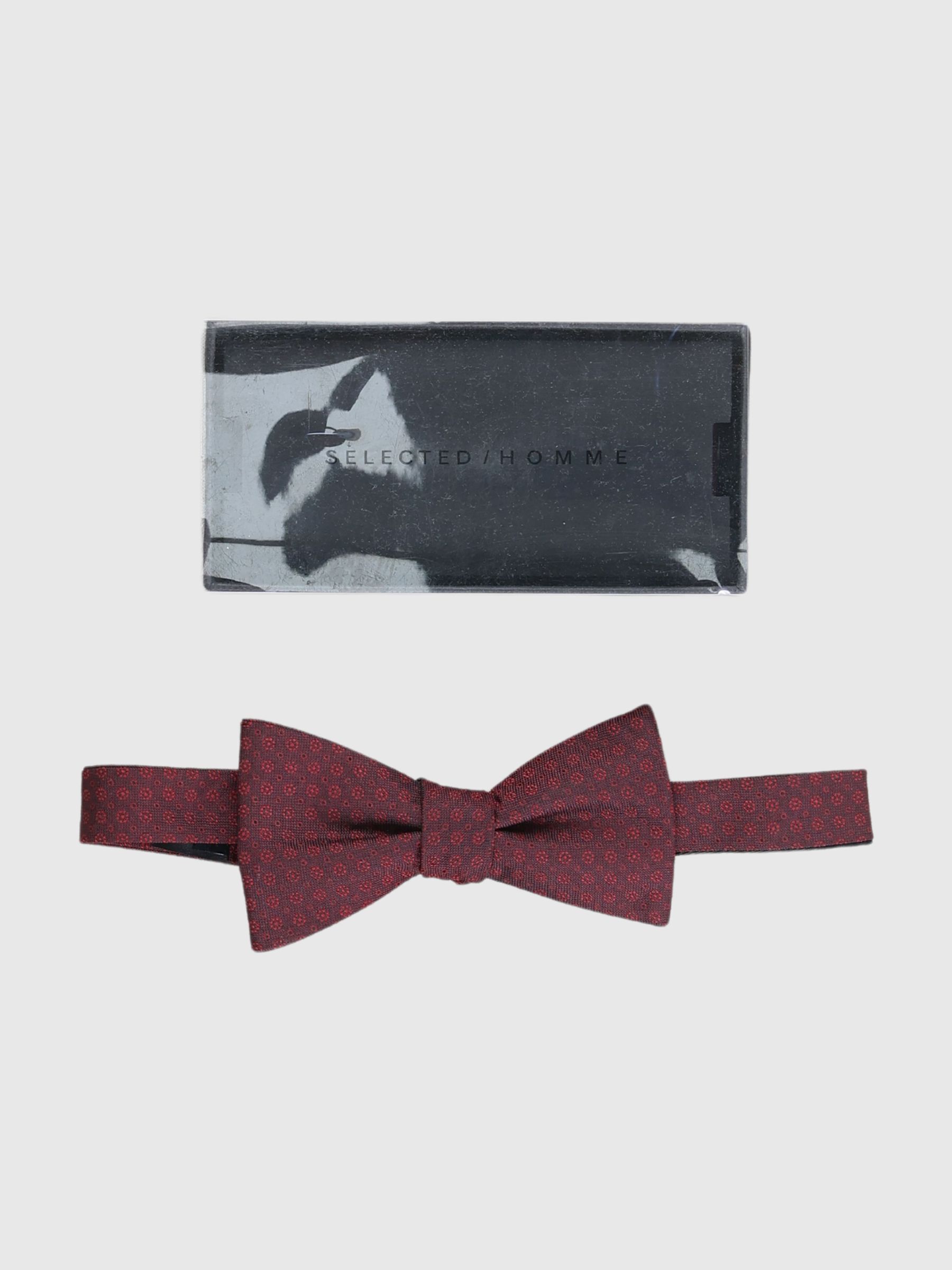 TIE OR BOW TIE
