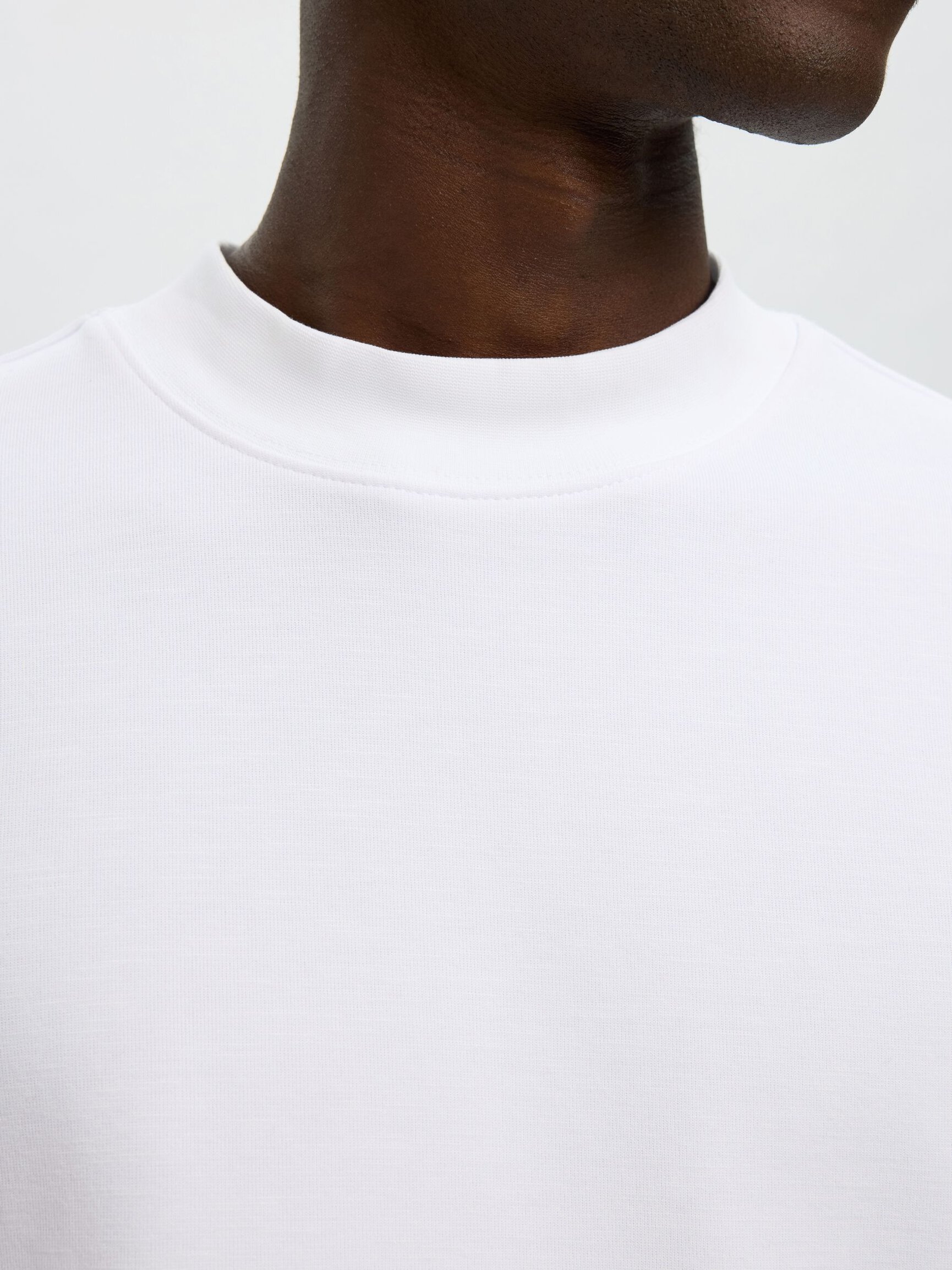 MOCK NECK T-SHIRT