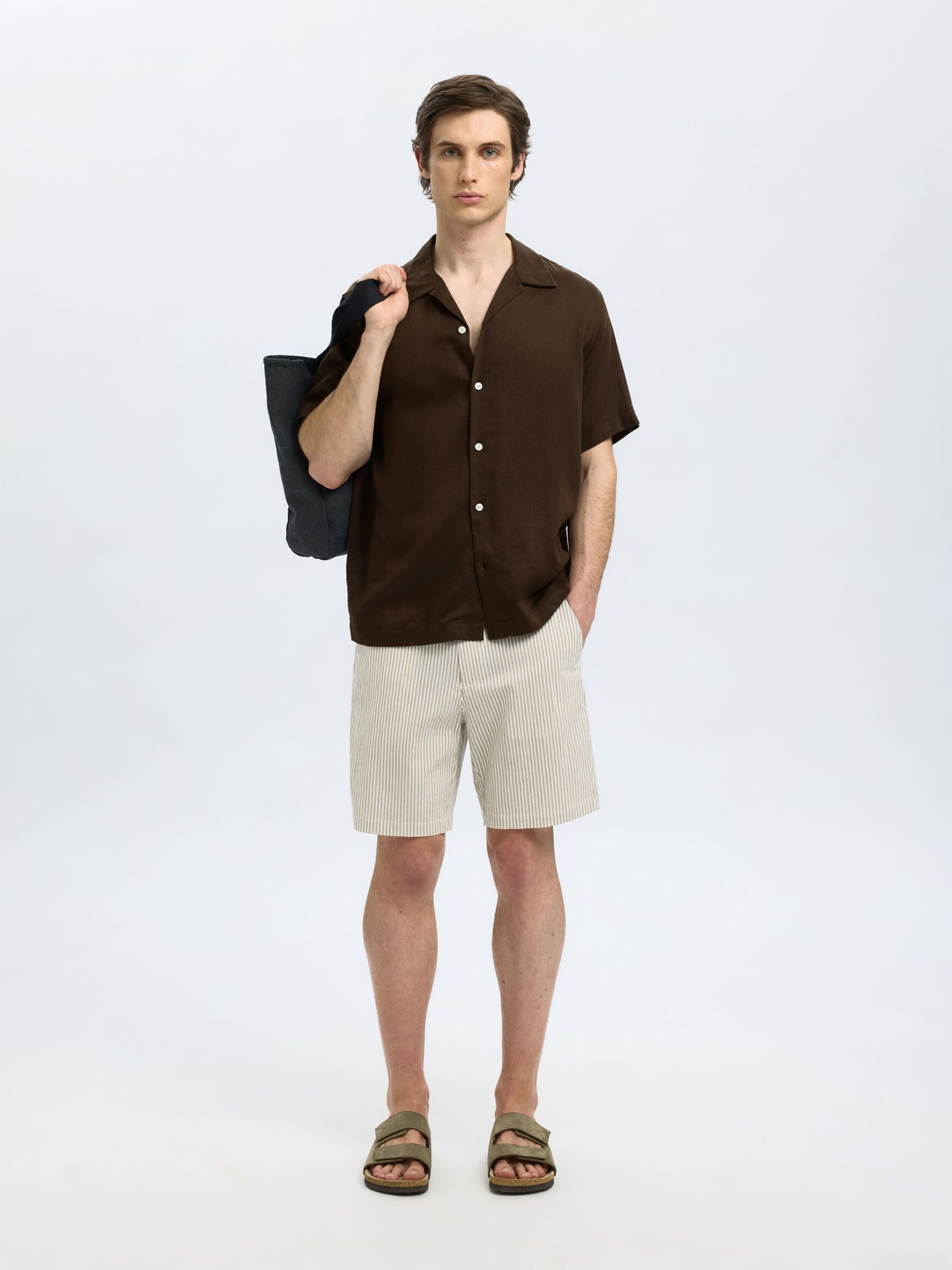 PRINTED SHORT SLEEVED SHIRT