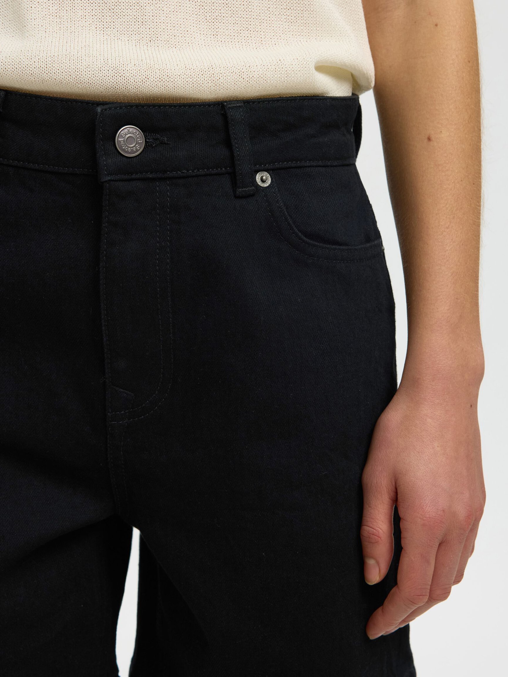 HIGH WAISTED DENIM SHORTS