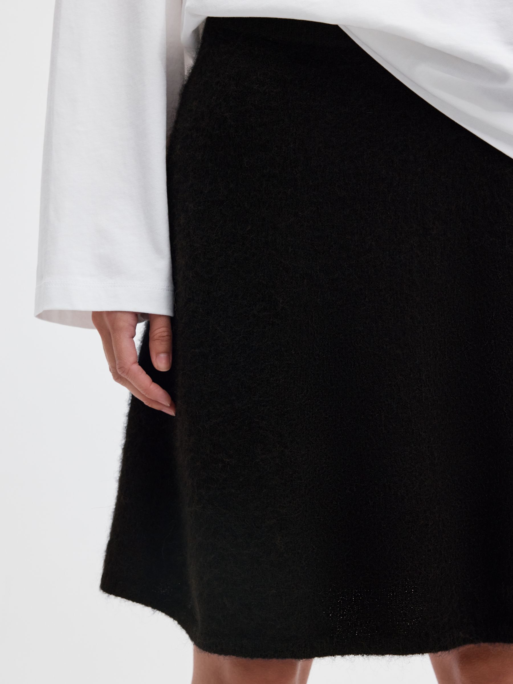 BRUSHED KNITTED SKIRT