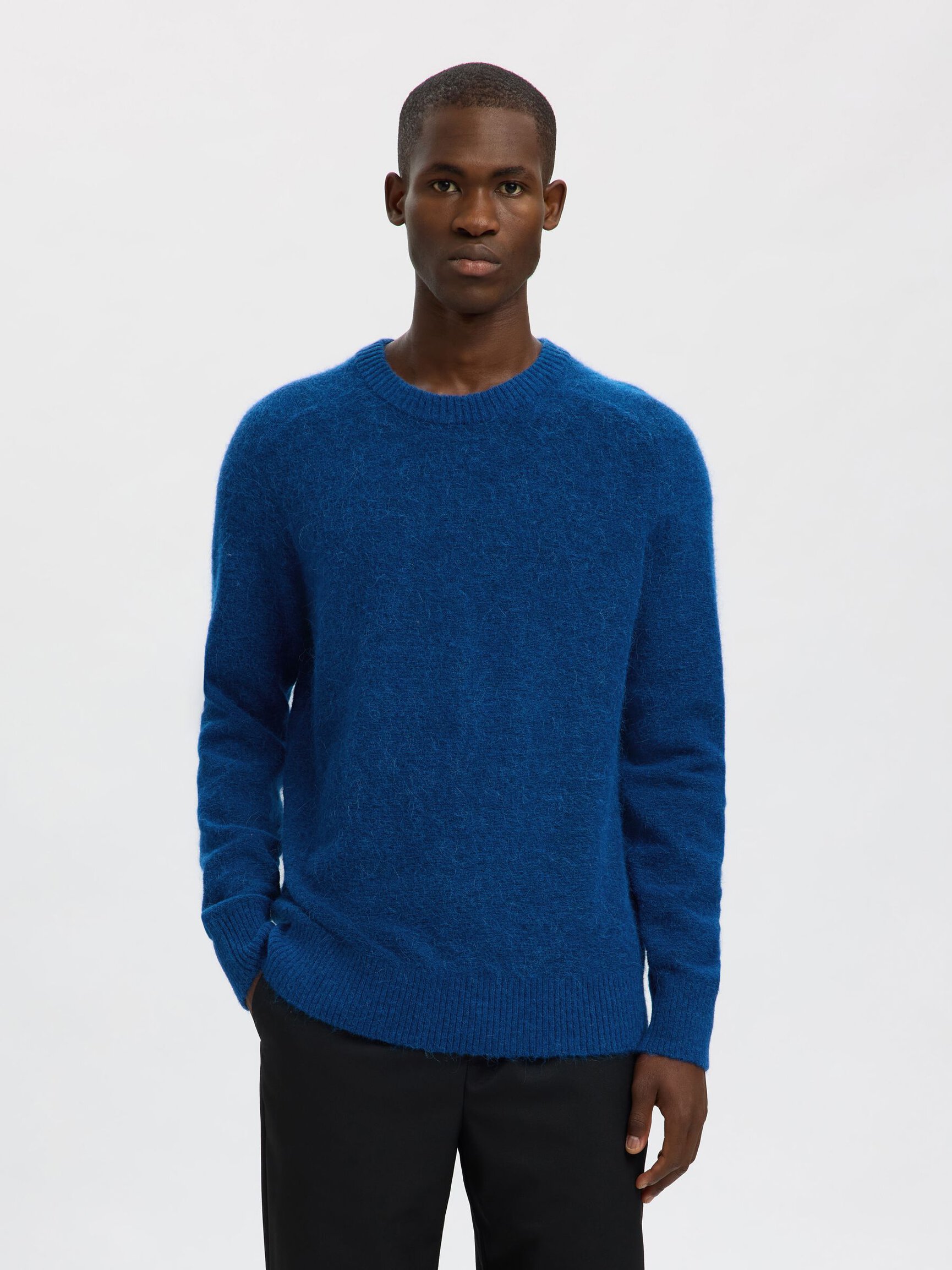 LONG-SLEEVED KNITTED JUMPER