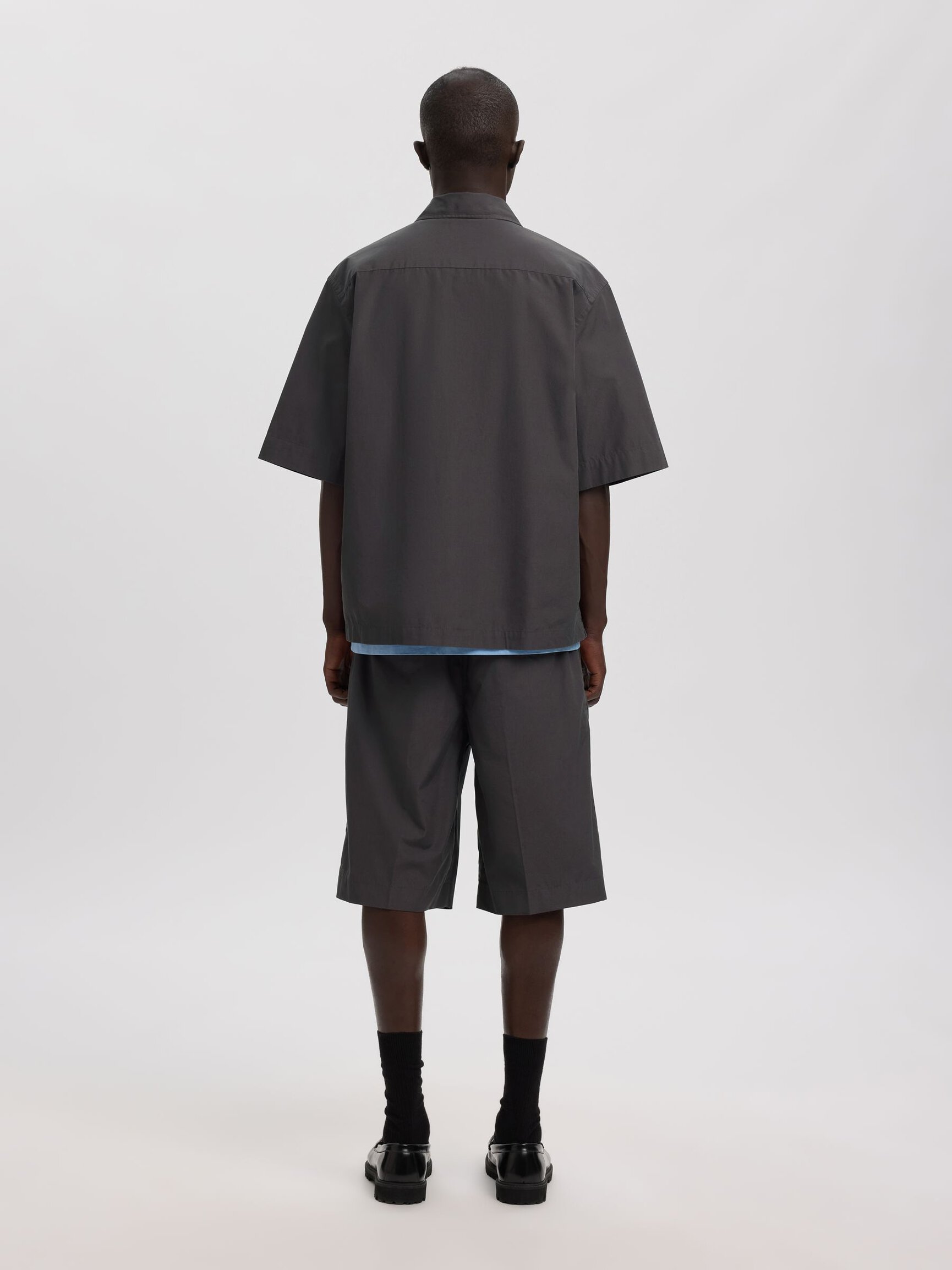 RELAXED FIT SHORT SLEEVED SHIRT