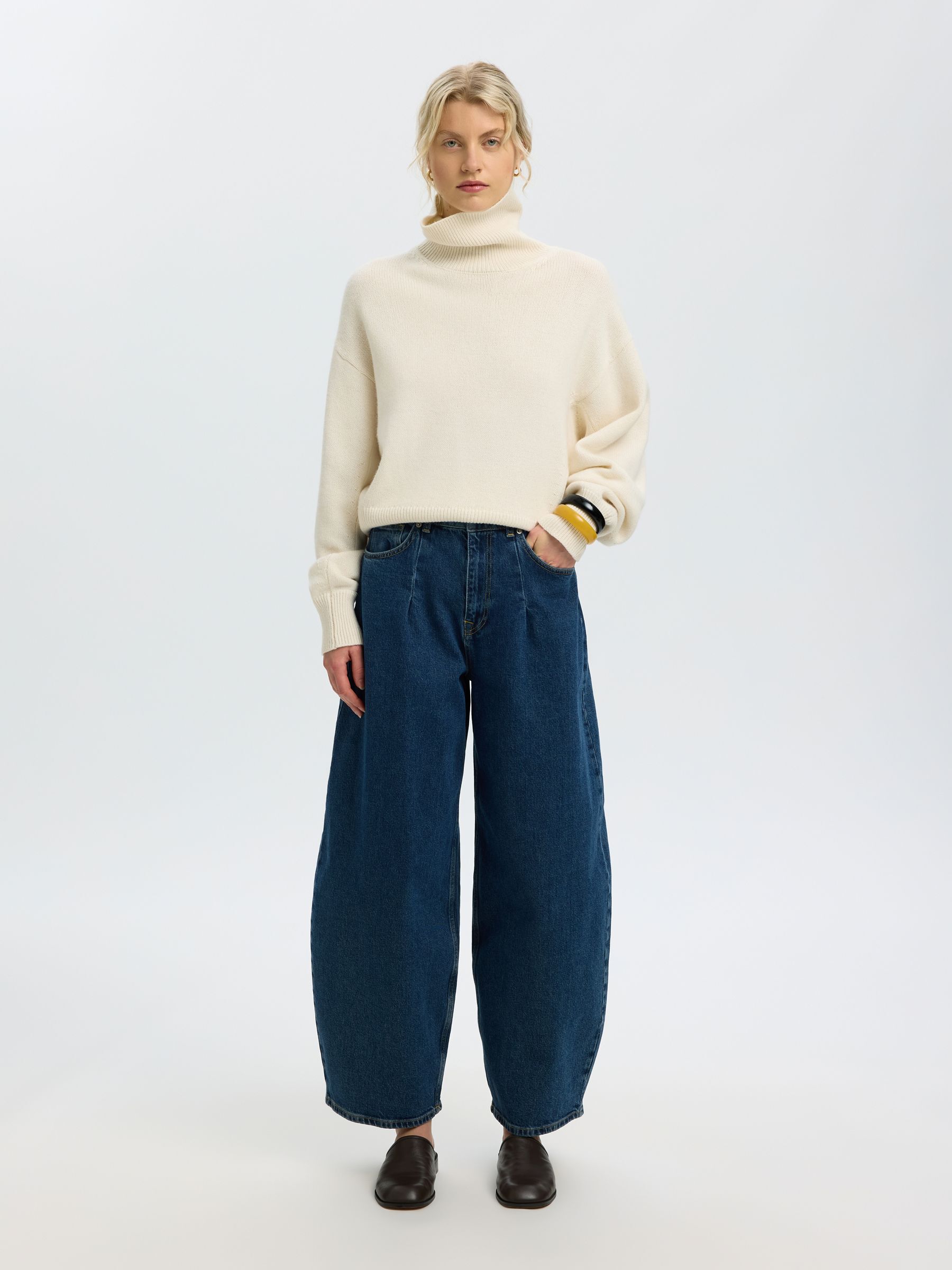 HIGH WAIST BARREL FIT JEANS