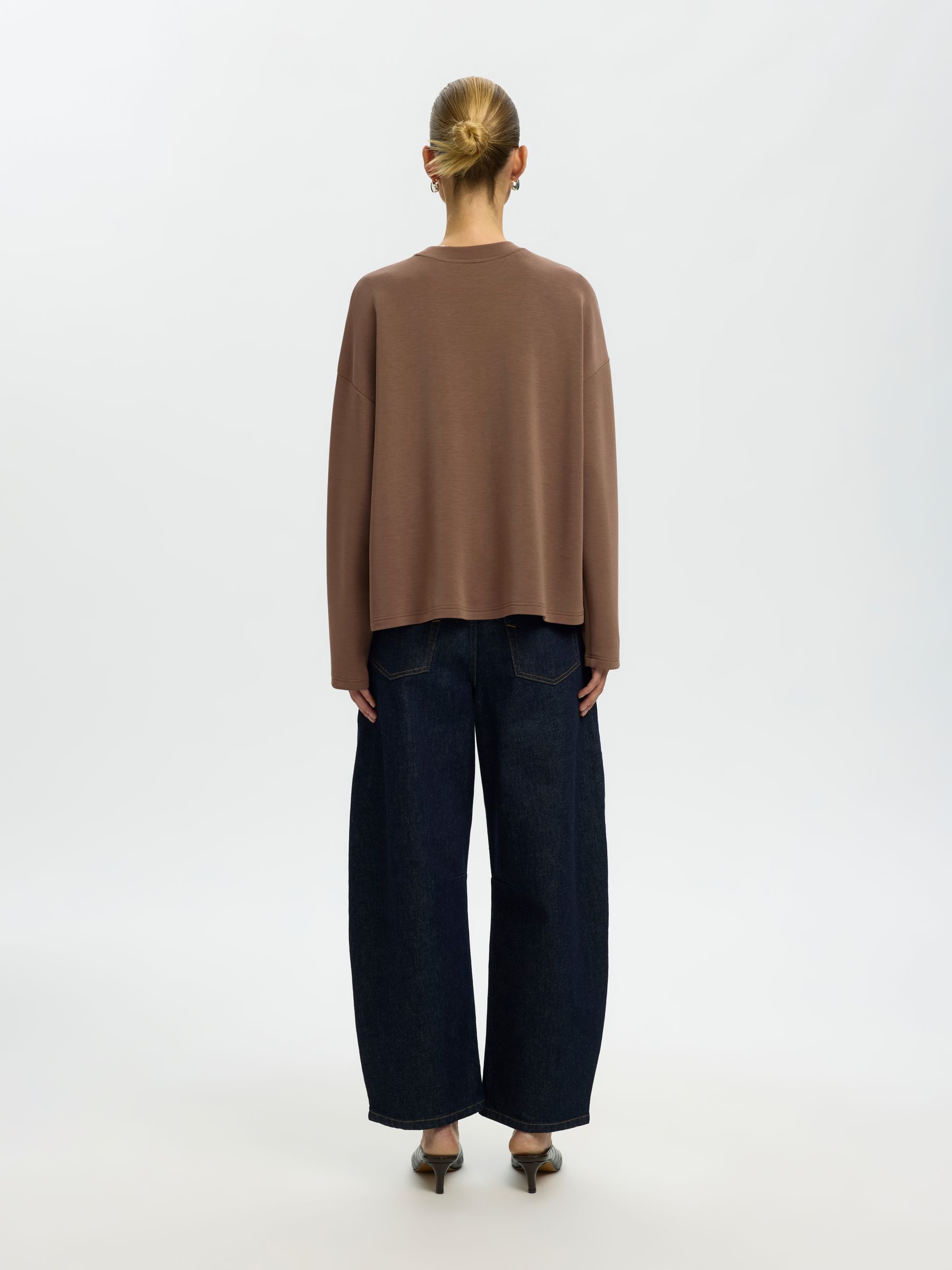 OVERSIZED TOP MET LANGE MOUWEN