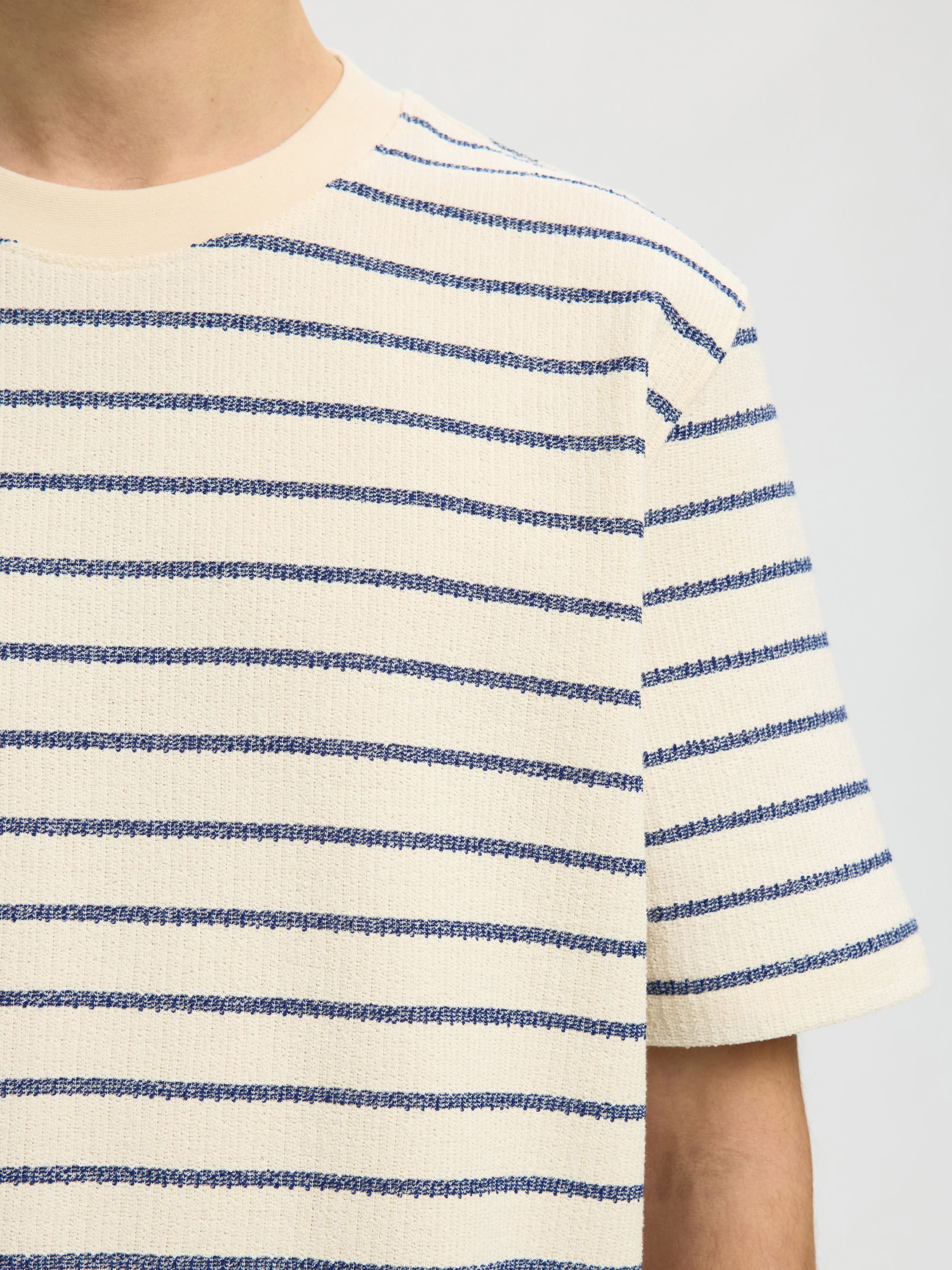 STRIPED REGULAR FIT T-SHIRT
