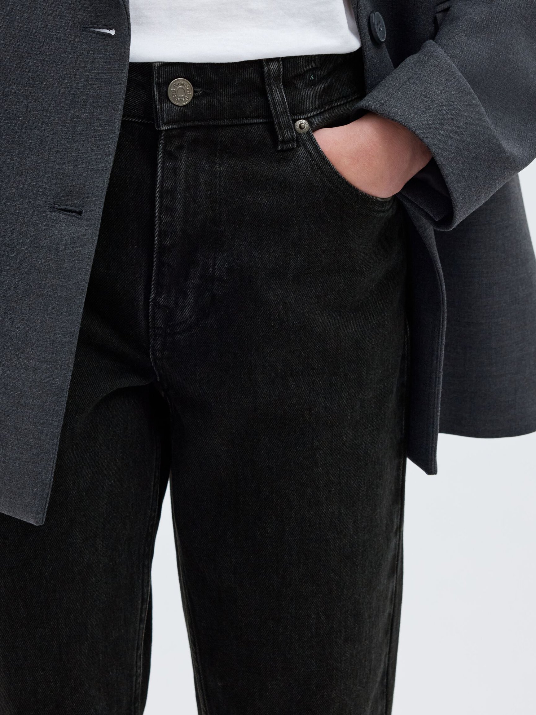 MID WAIST JEANS IN SLIM TAPERED FIT