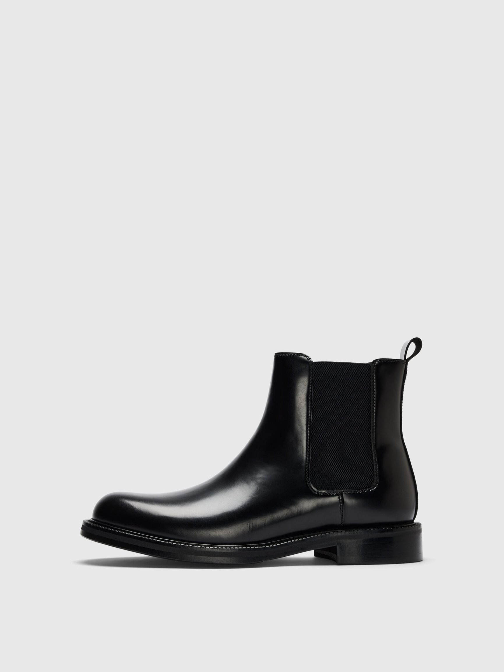 LEATHER CHELSEA BOOTS
