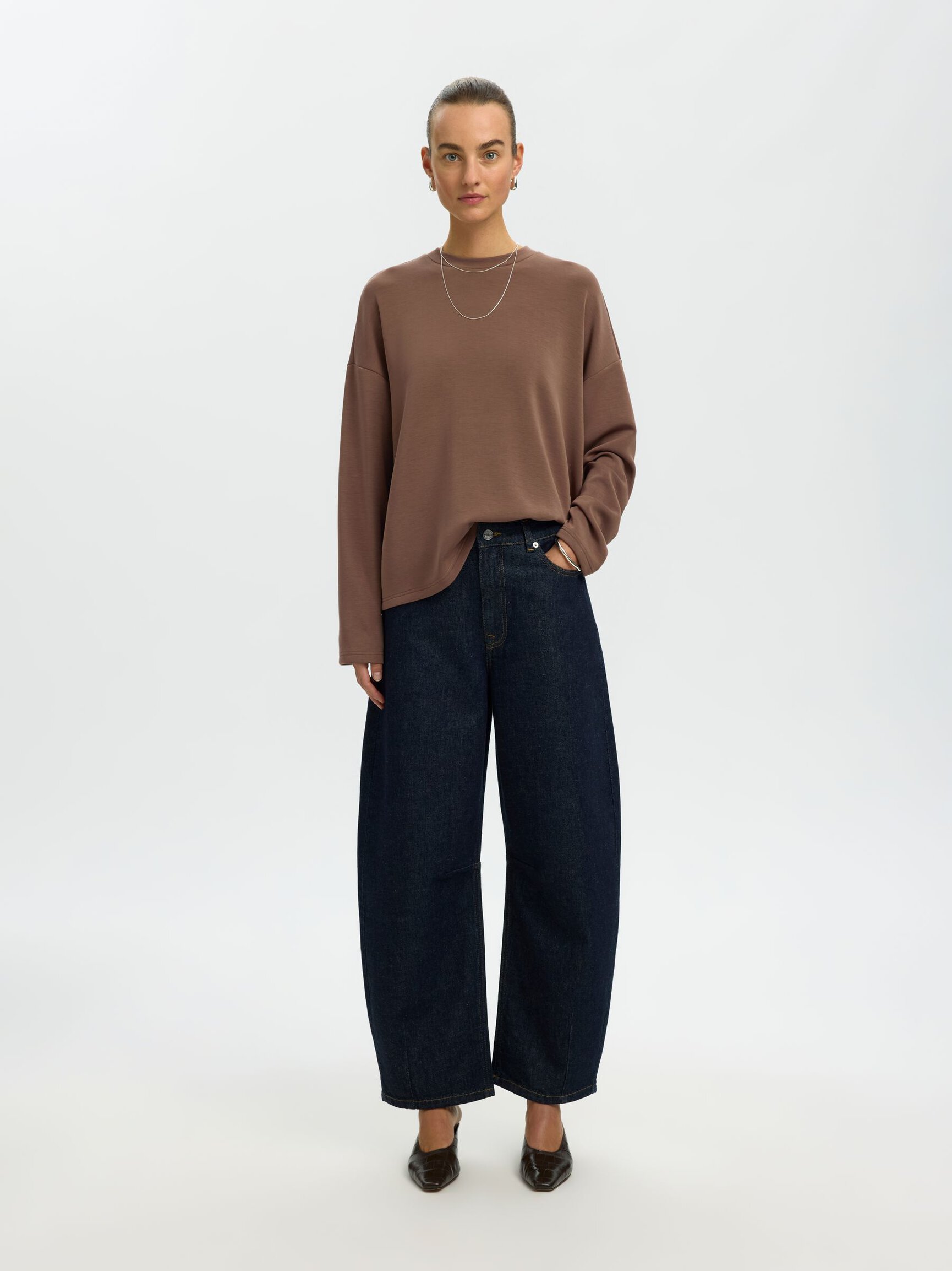 OVERSIZED TOP MET LANGE MOUWEN