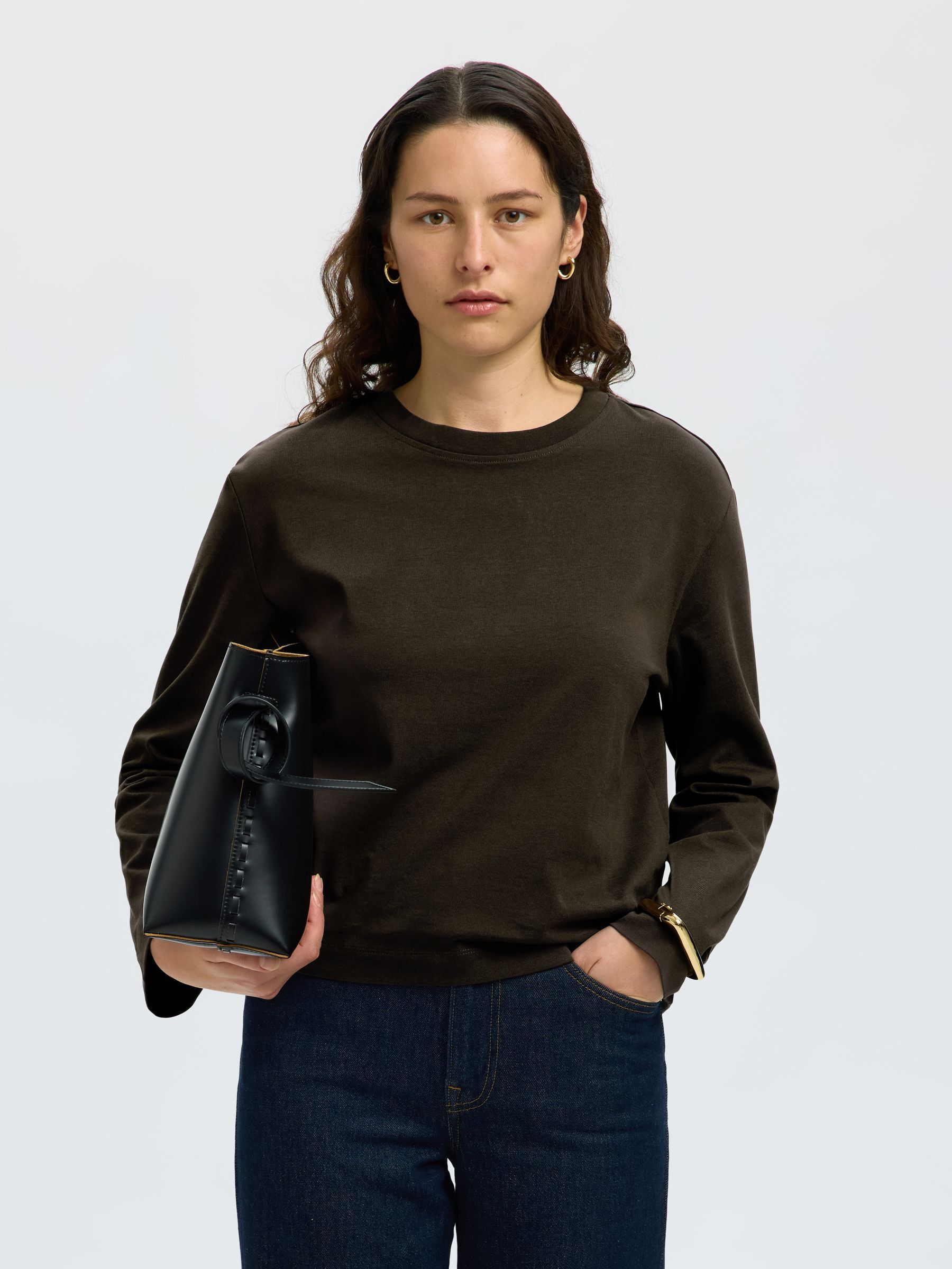 LONG-SLEEVED BOXY T-SHIRT