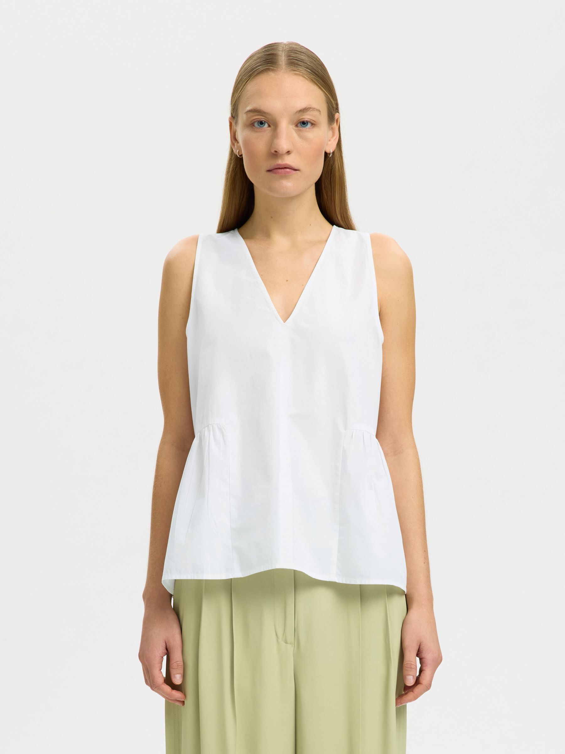 SLEEVELESS V-NECK BLOUSE
