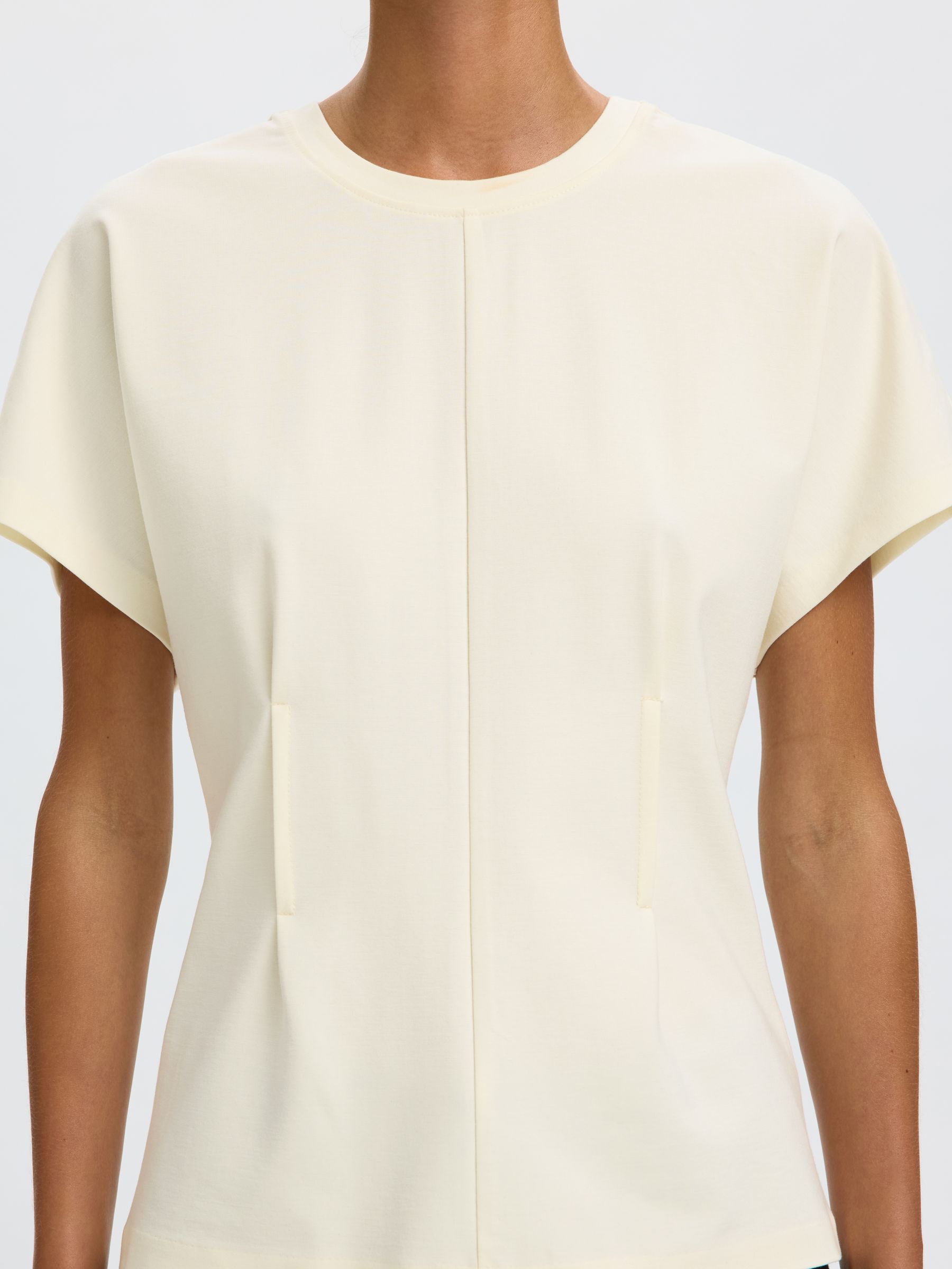 FITTED T-SHIRT