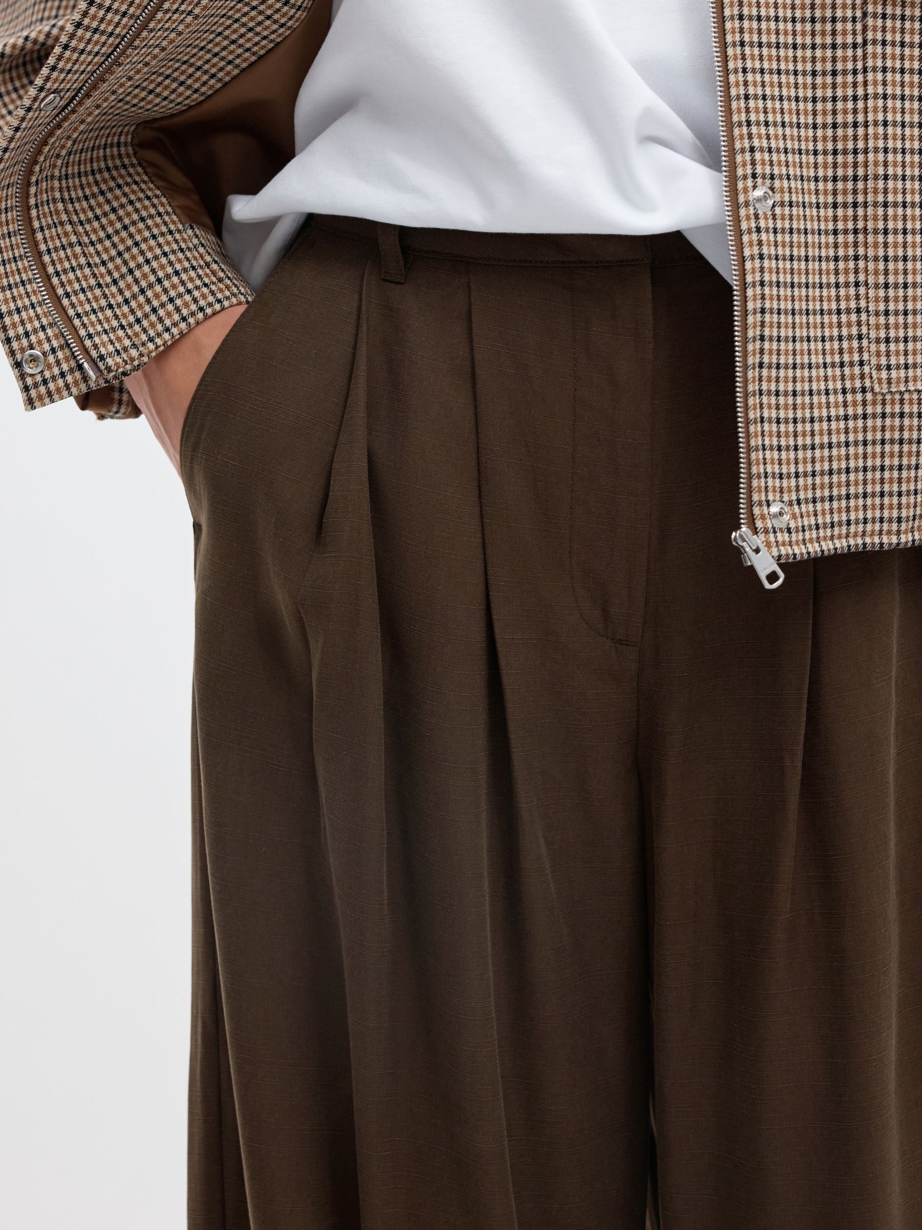 PLEATED WIDE-LEG TROUSERS