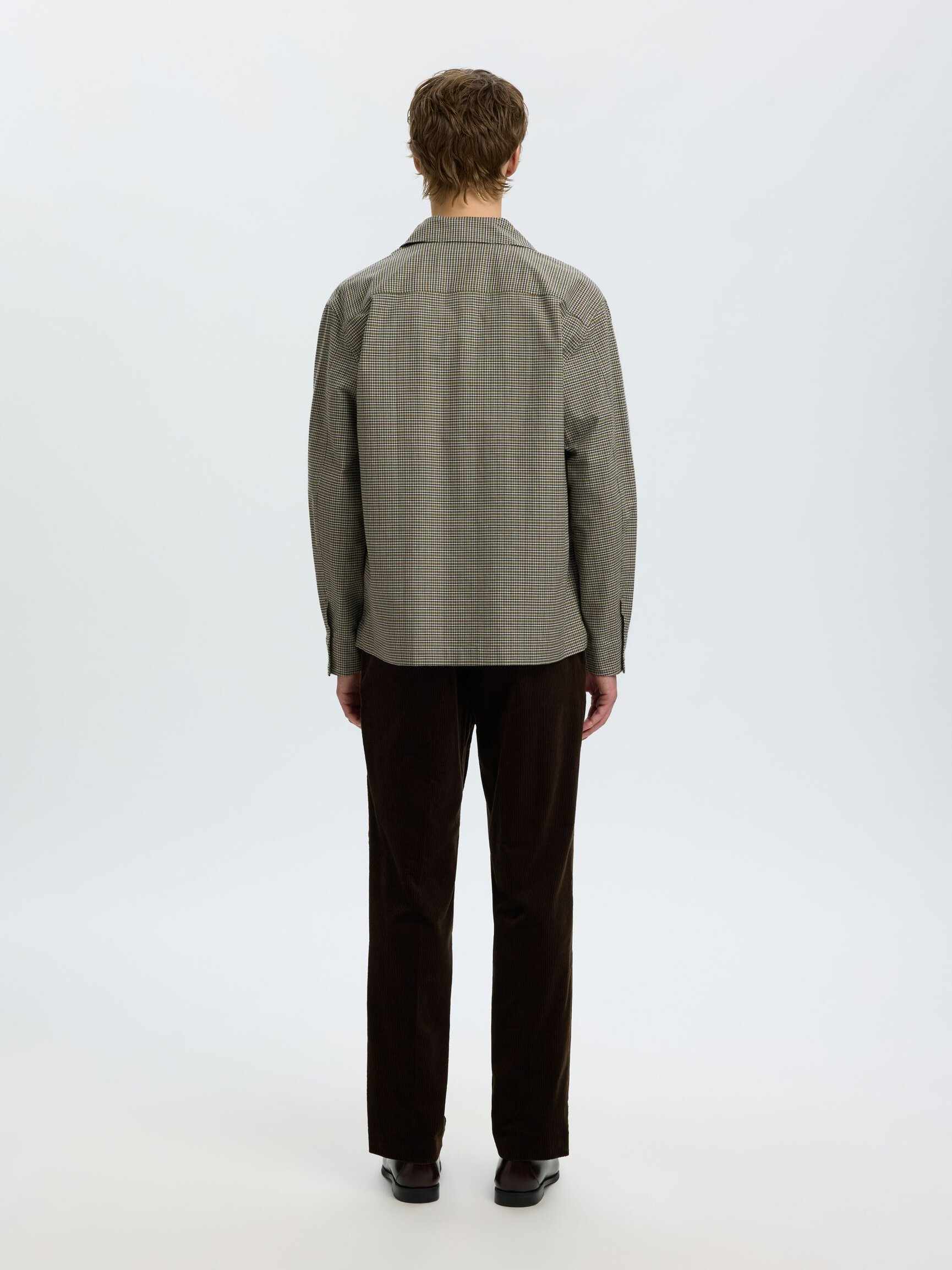 CORTE RELAJADO, EN ALGODÓN CAMISA