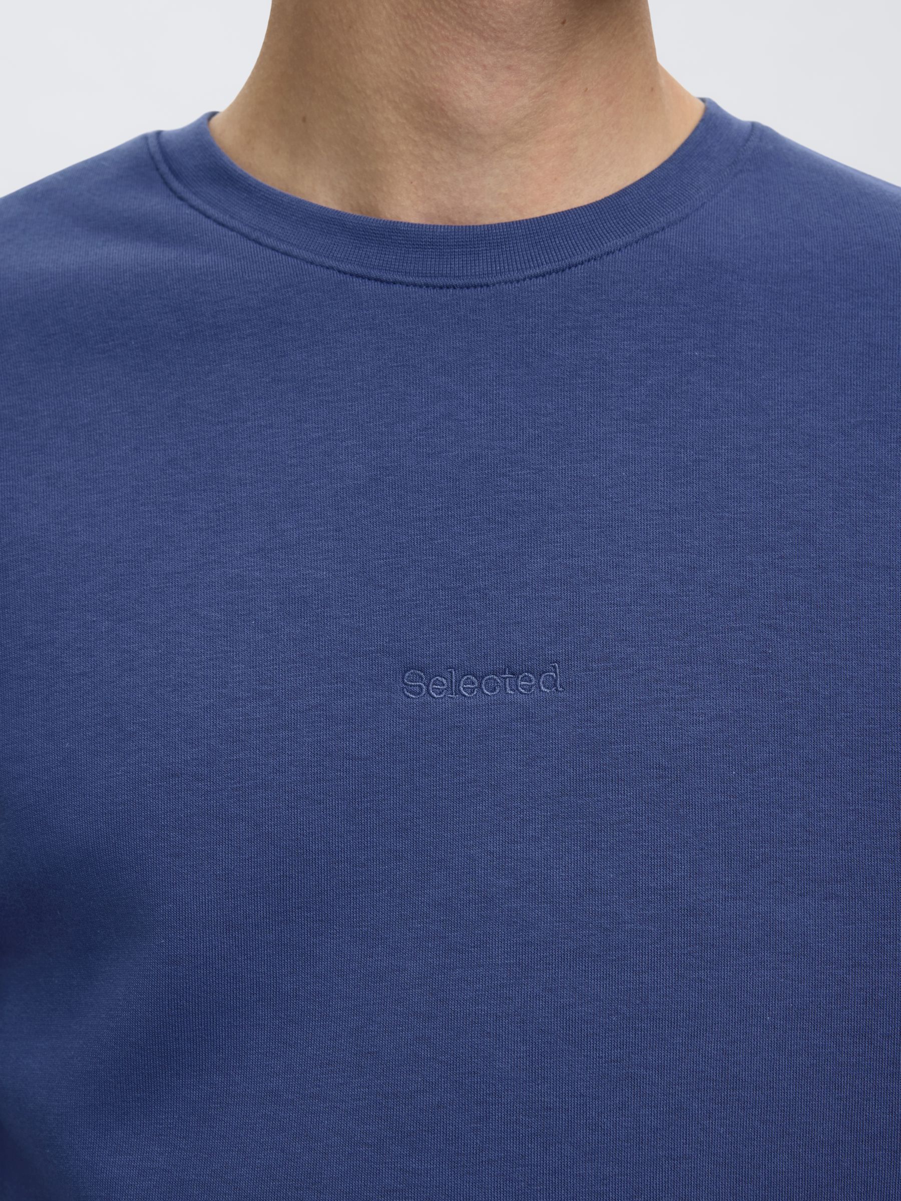 EMBROIDERED SWEATSHIRT