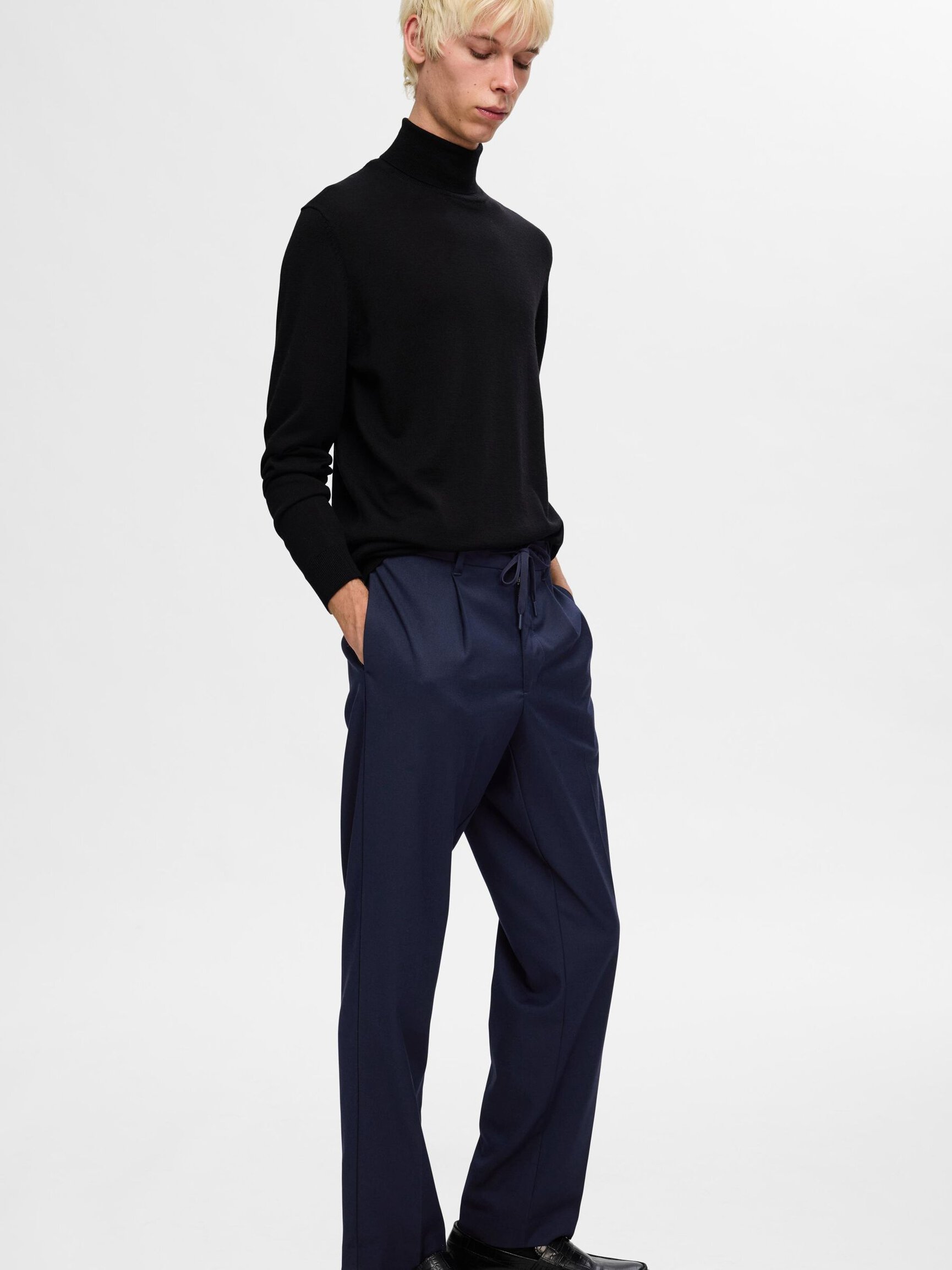 VISCOSE BLEND PLEATED TROUSERS