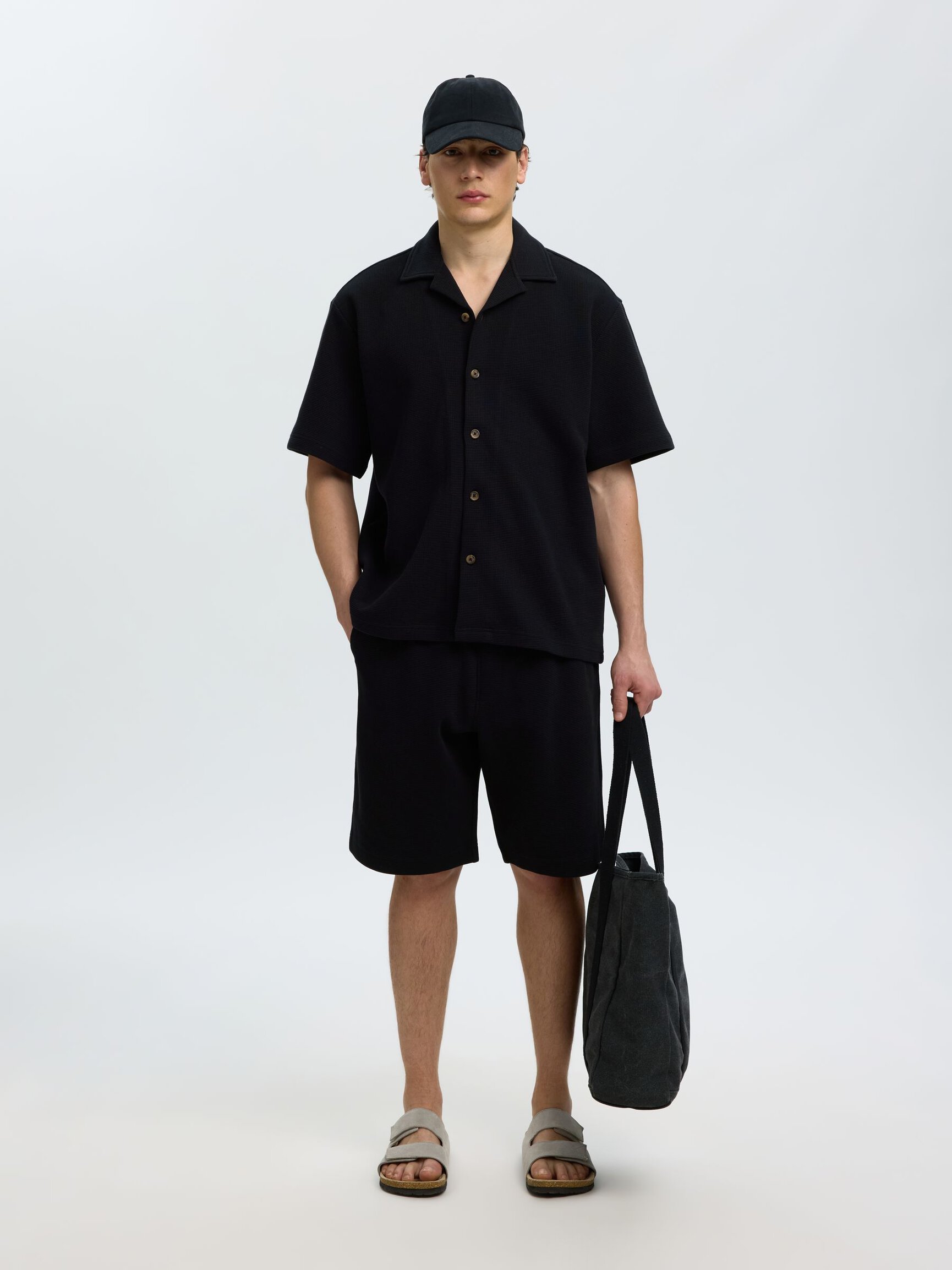 AVSLAPPNAD PASSFORM ÖVERSKJORTA