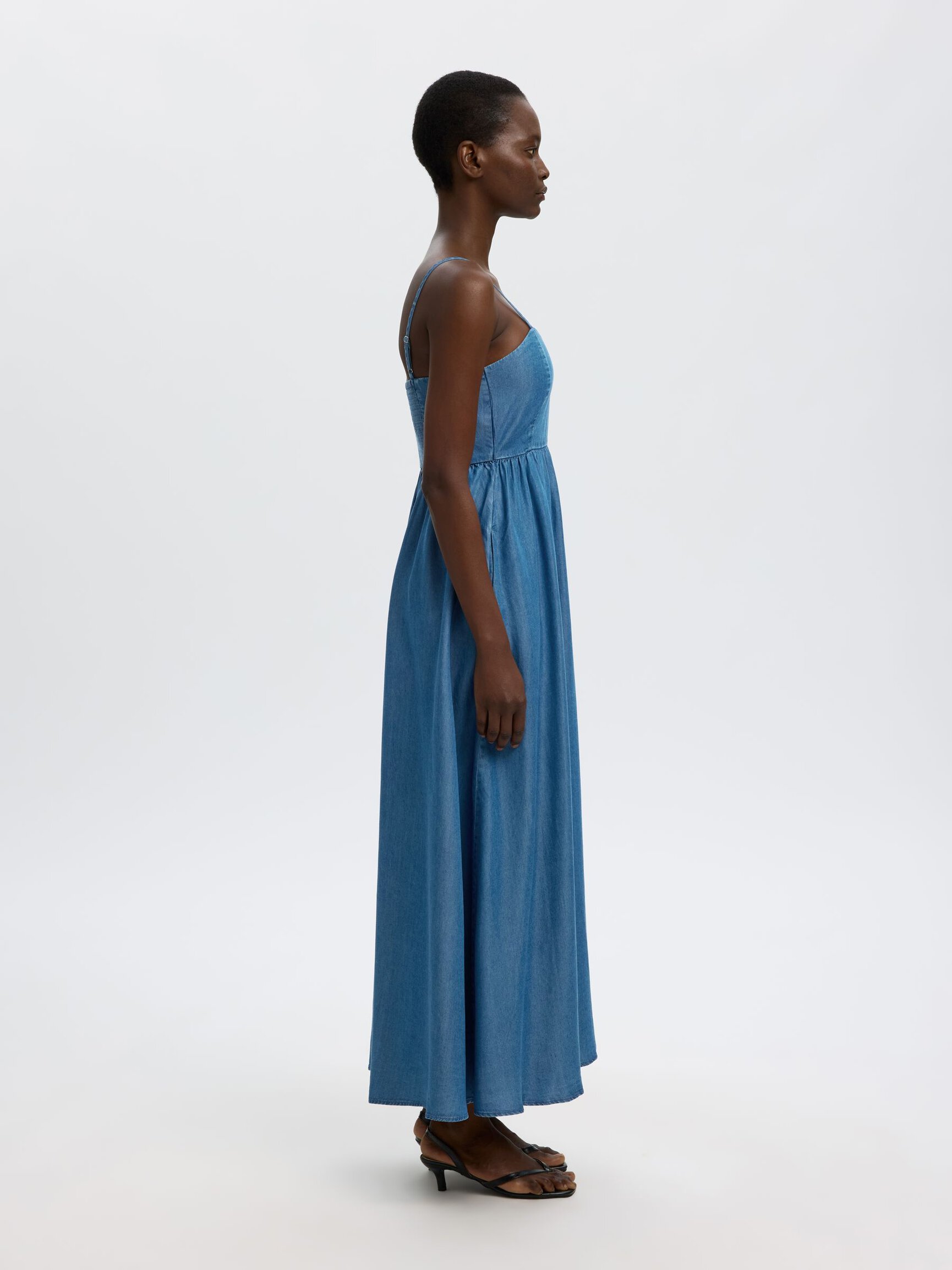 SLEEVELESS MAXI DRESS