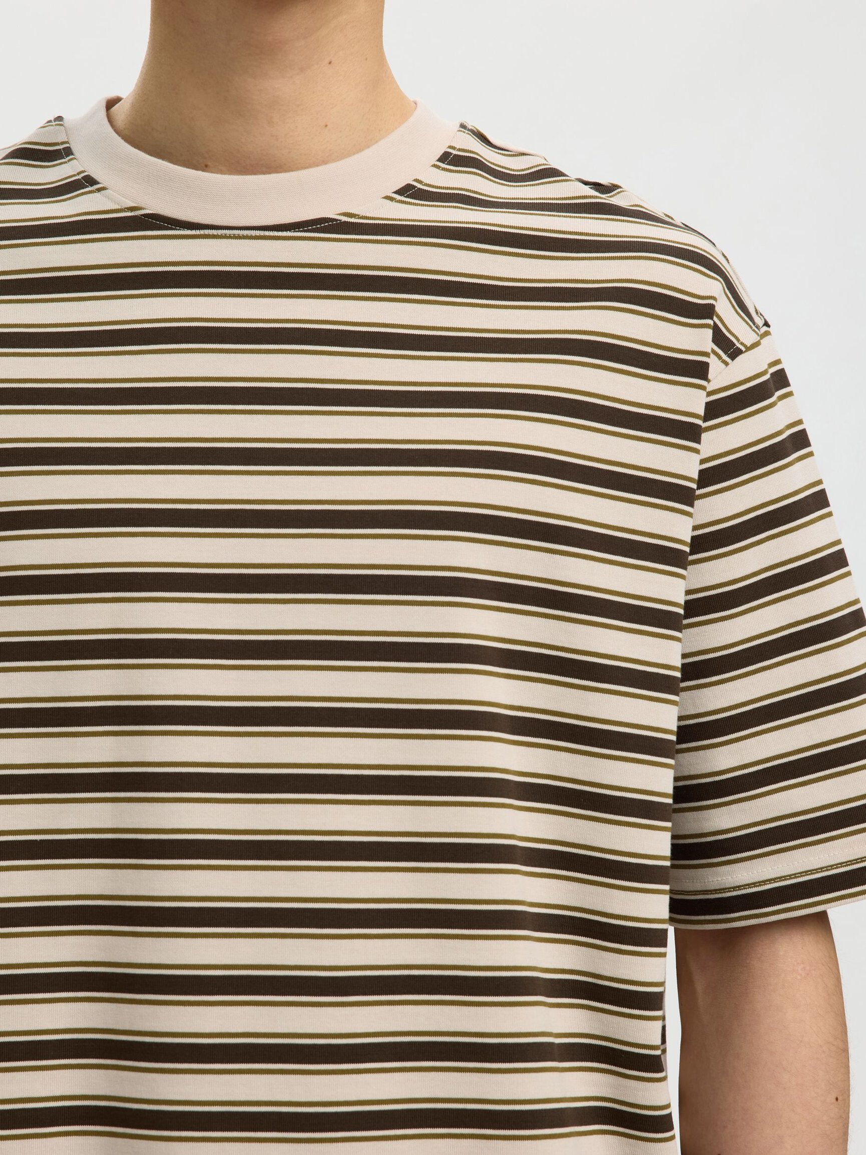 RELAXED FIT T-SHIRT