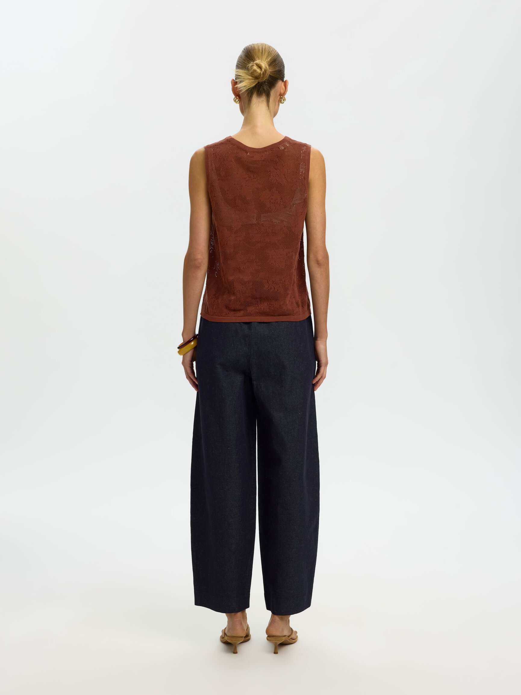 COTTON SLEEVELESS KNITTED TOP