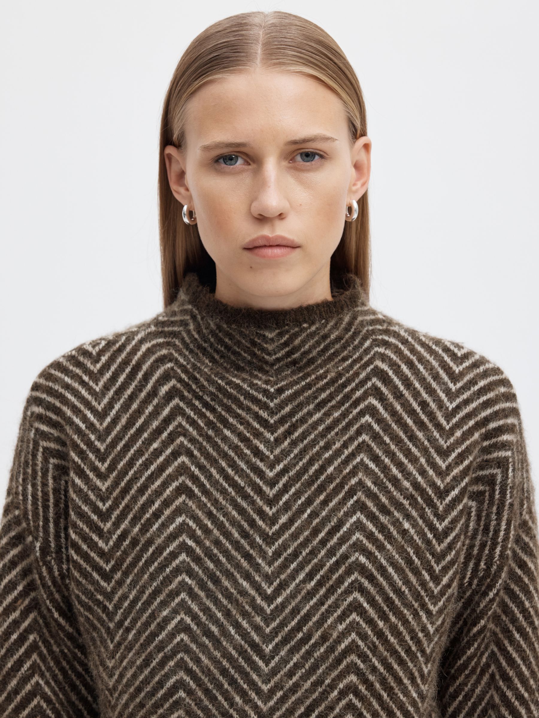 HERRINGBONE HIGH-NECK JUMPER