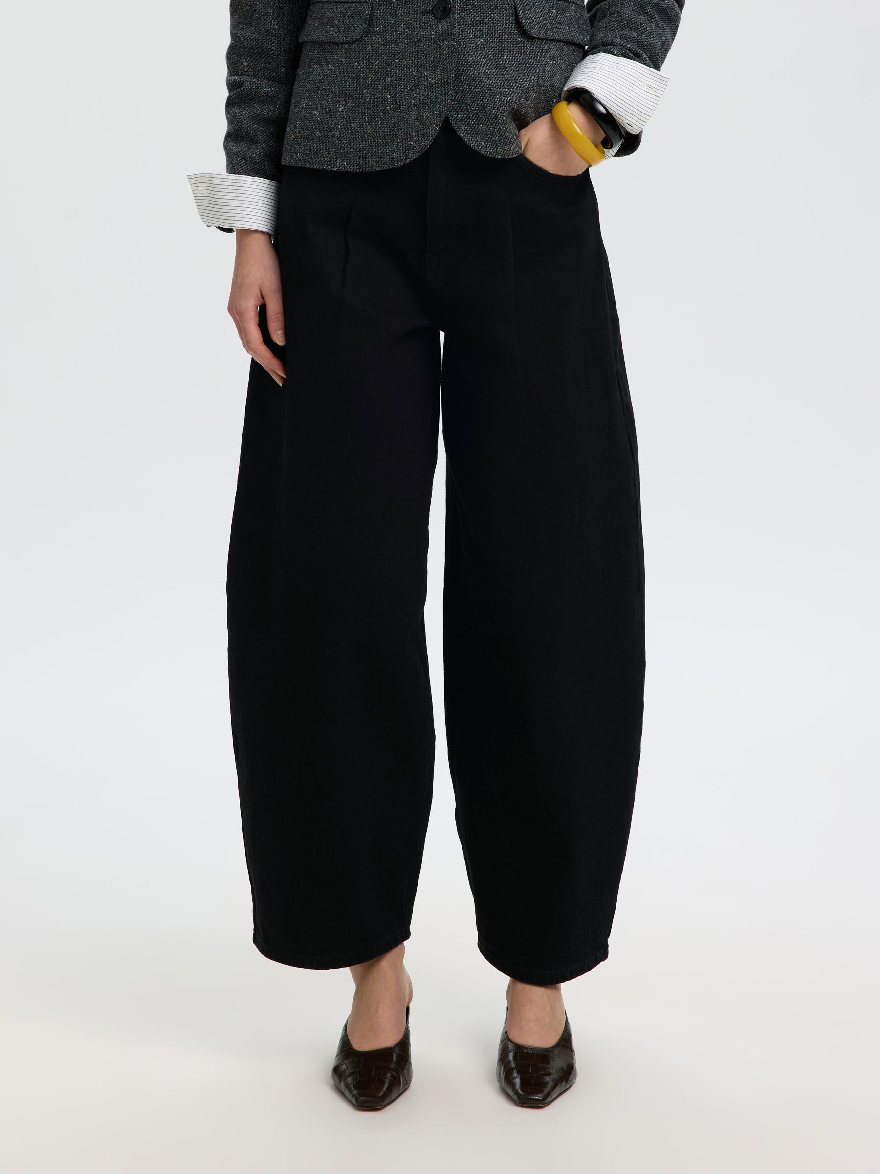 HIGH WAISTED BARREL FIT JEANS