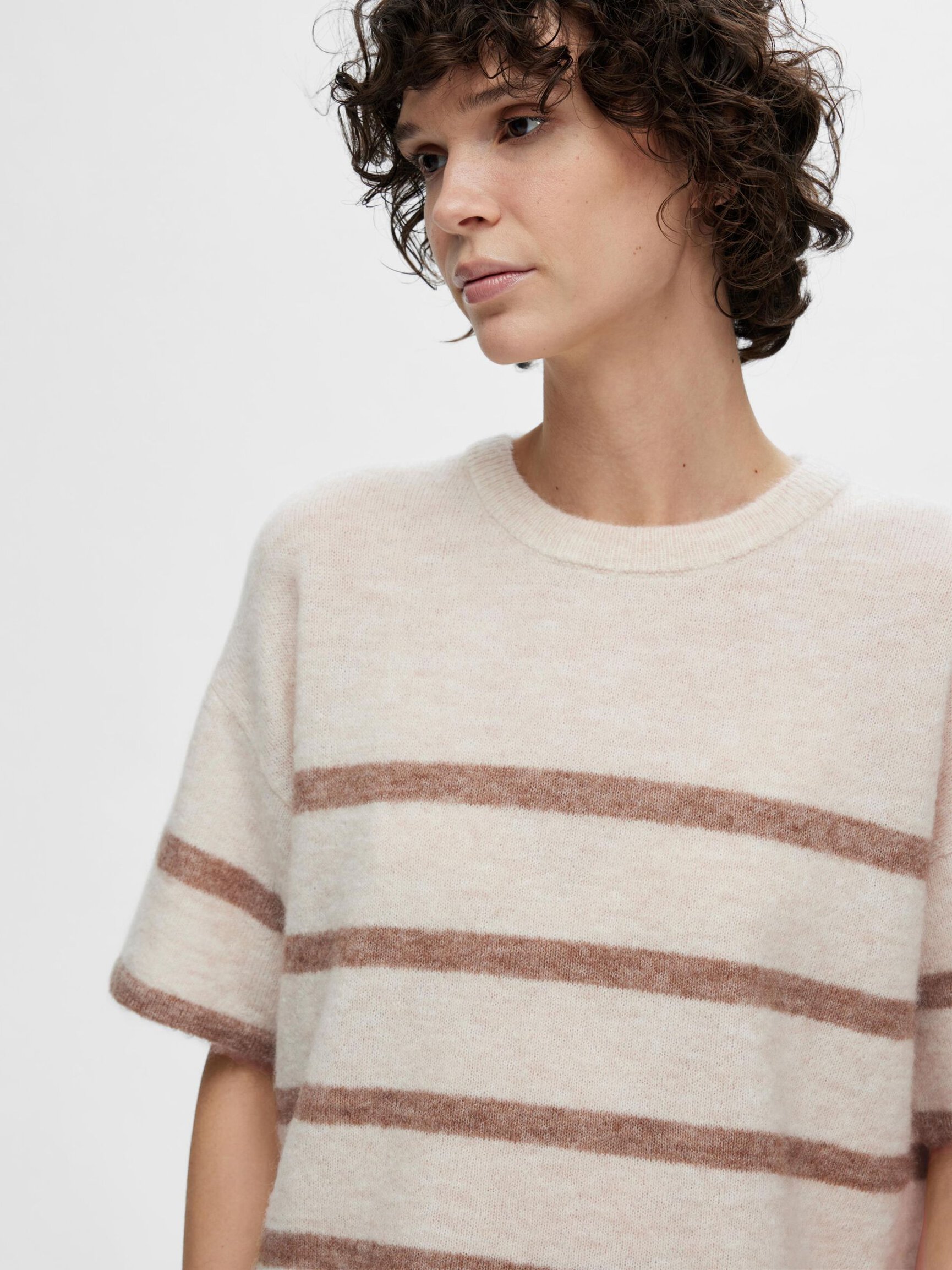SHORT-SLEEVED WOOL BLEND TOP
