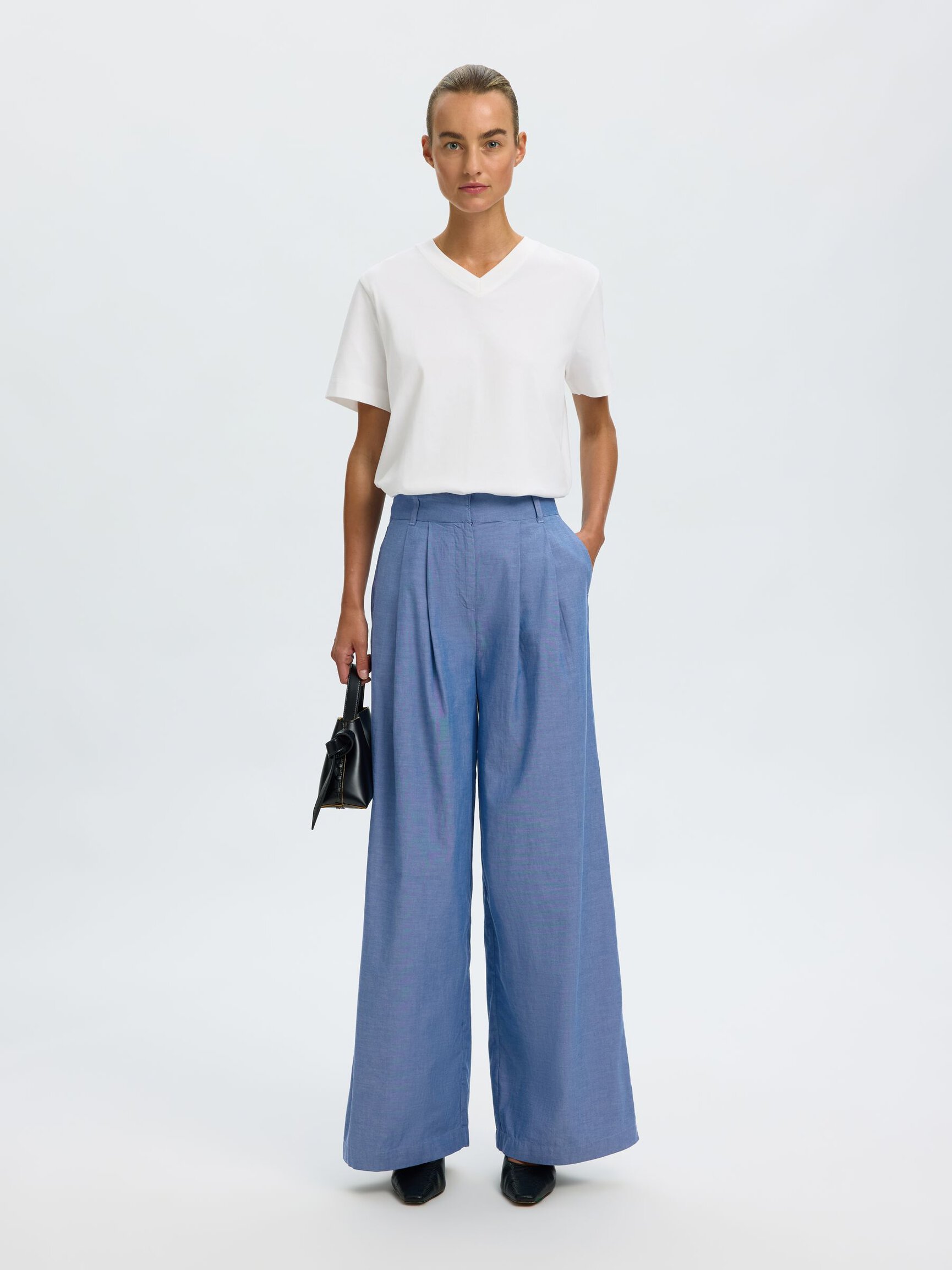 PLEATED WIDE-LEG TROUSERS