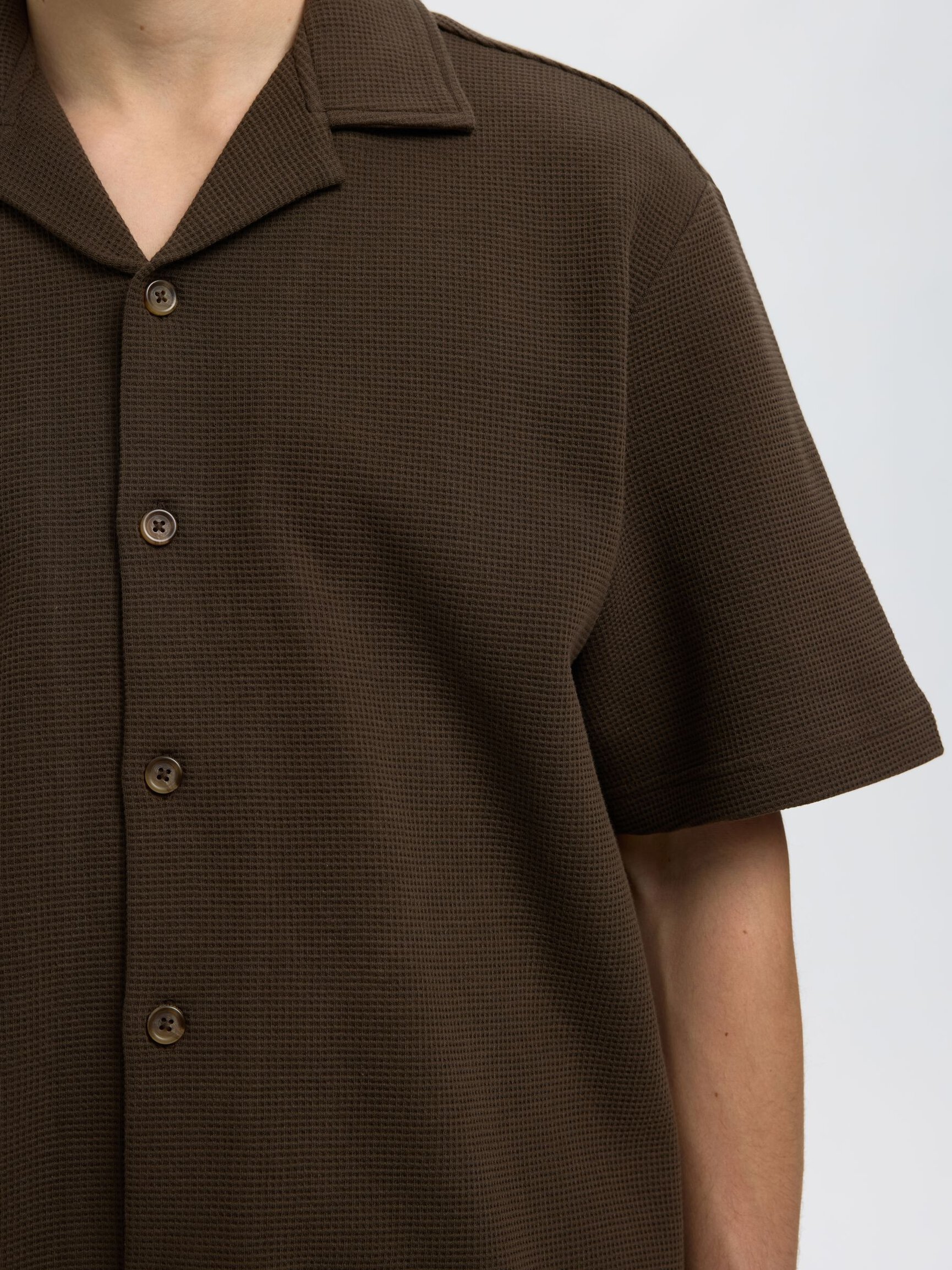 AVSLAPPNAD PASSFORM ÖVERSKJORTA