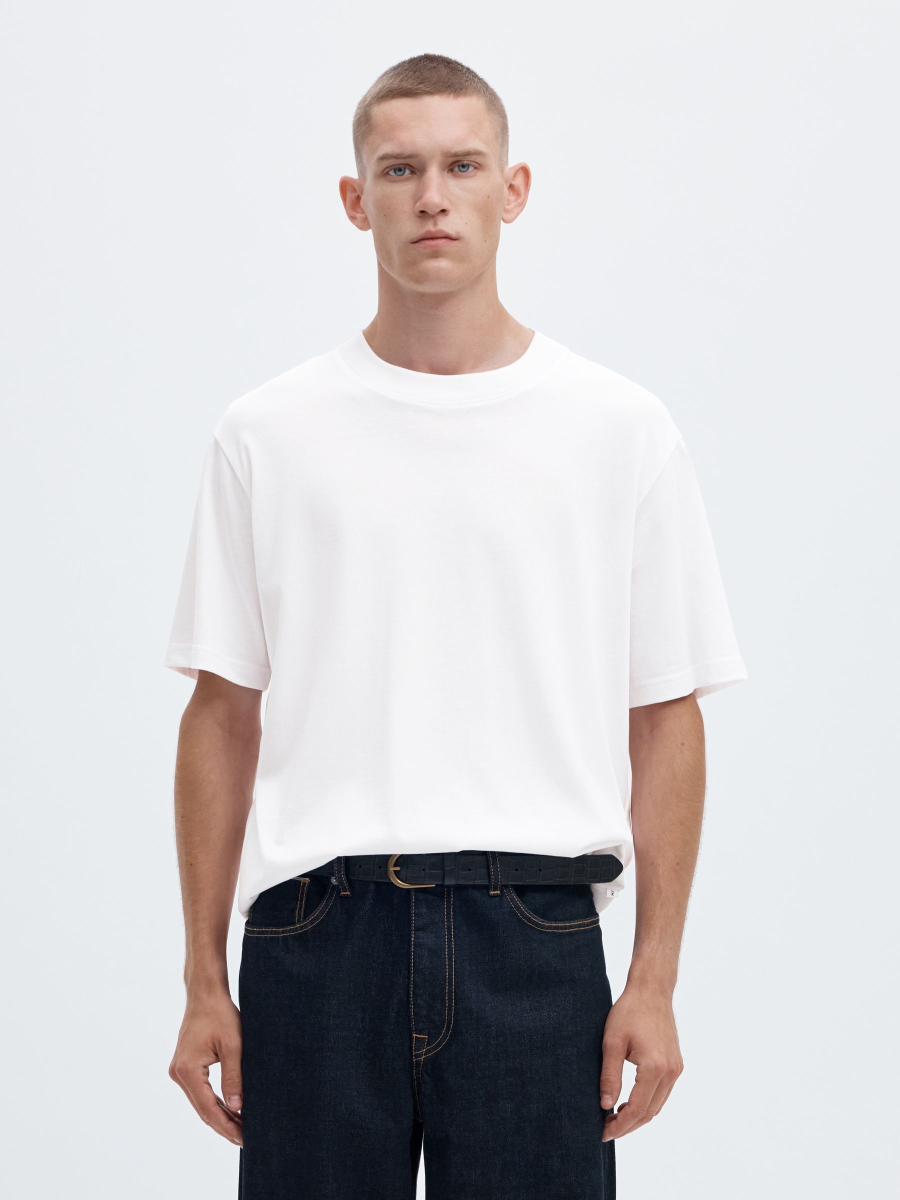 SHORT-SLEEVED RELAXED FIT T-SHIRT