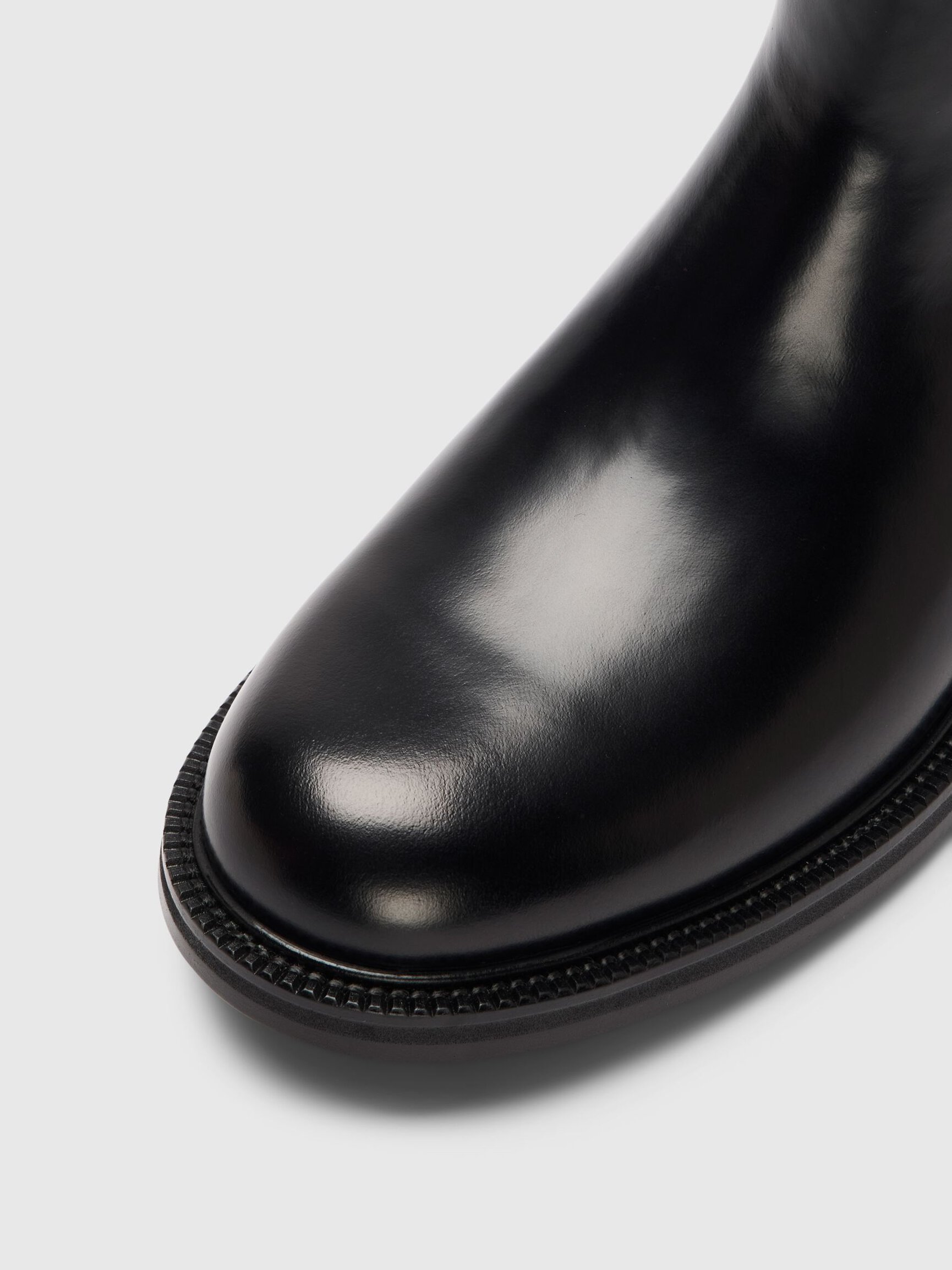 LEATHER CHELSEA BOOTS