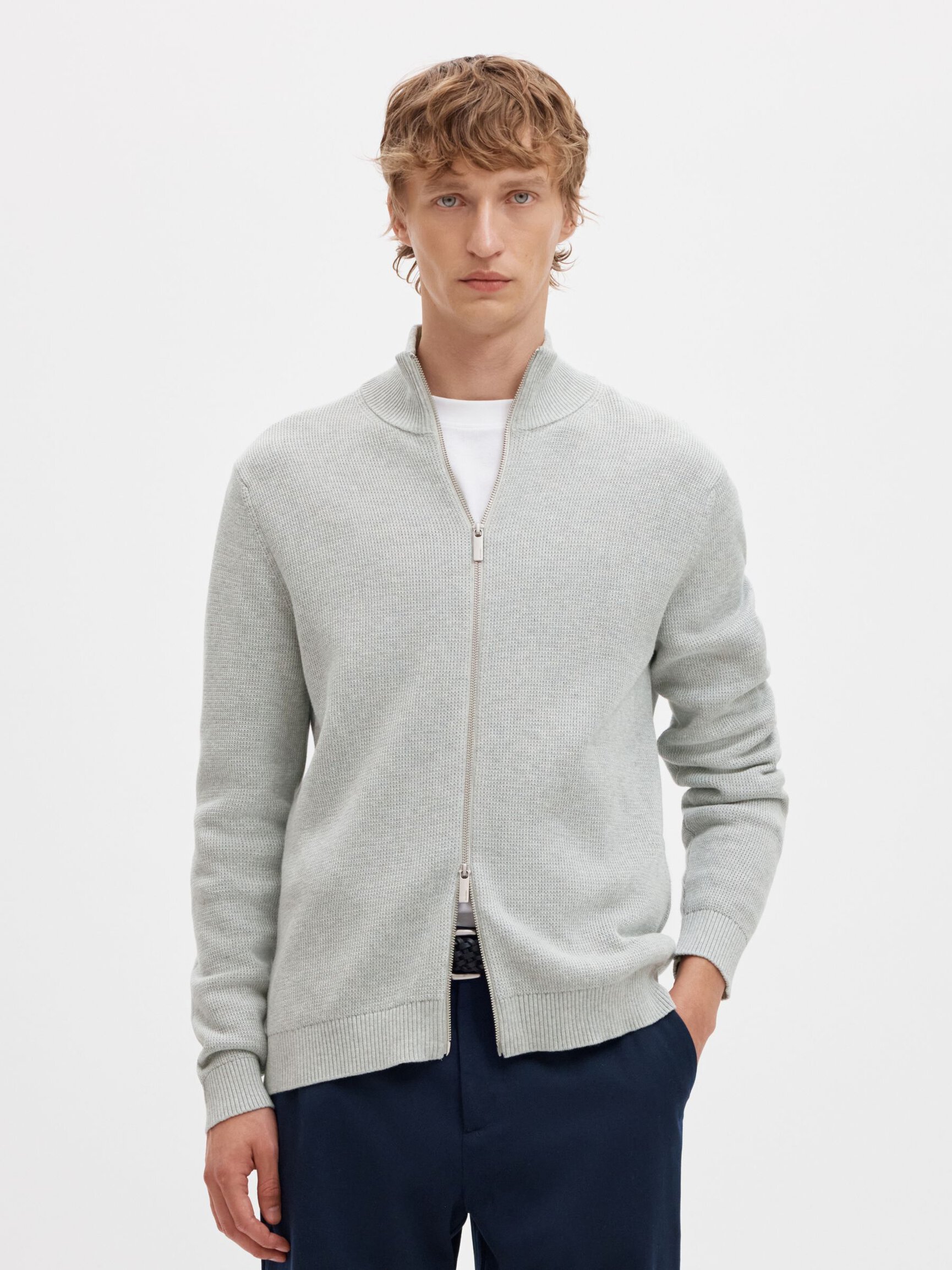 ZIPPED HIGH NECK PULLOVER