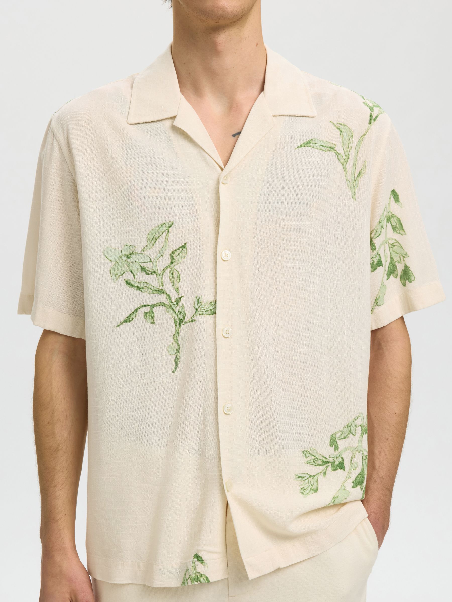 REGULAR FIT SHORT SLEEVED SHIRT