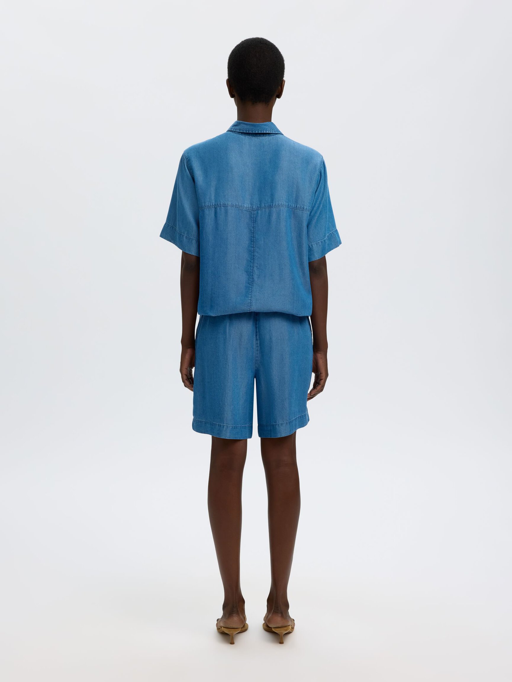 REGULAR FIT SHORTS