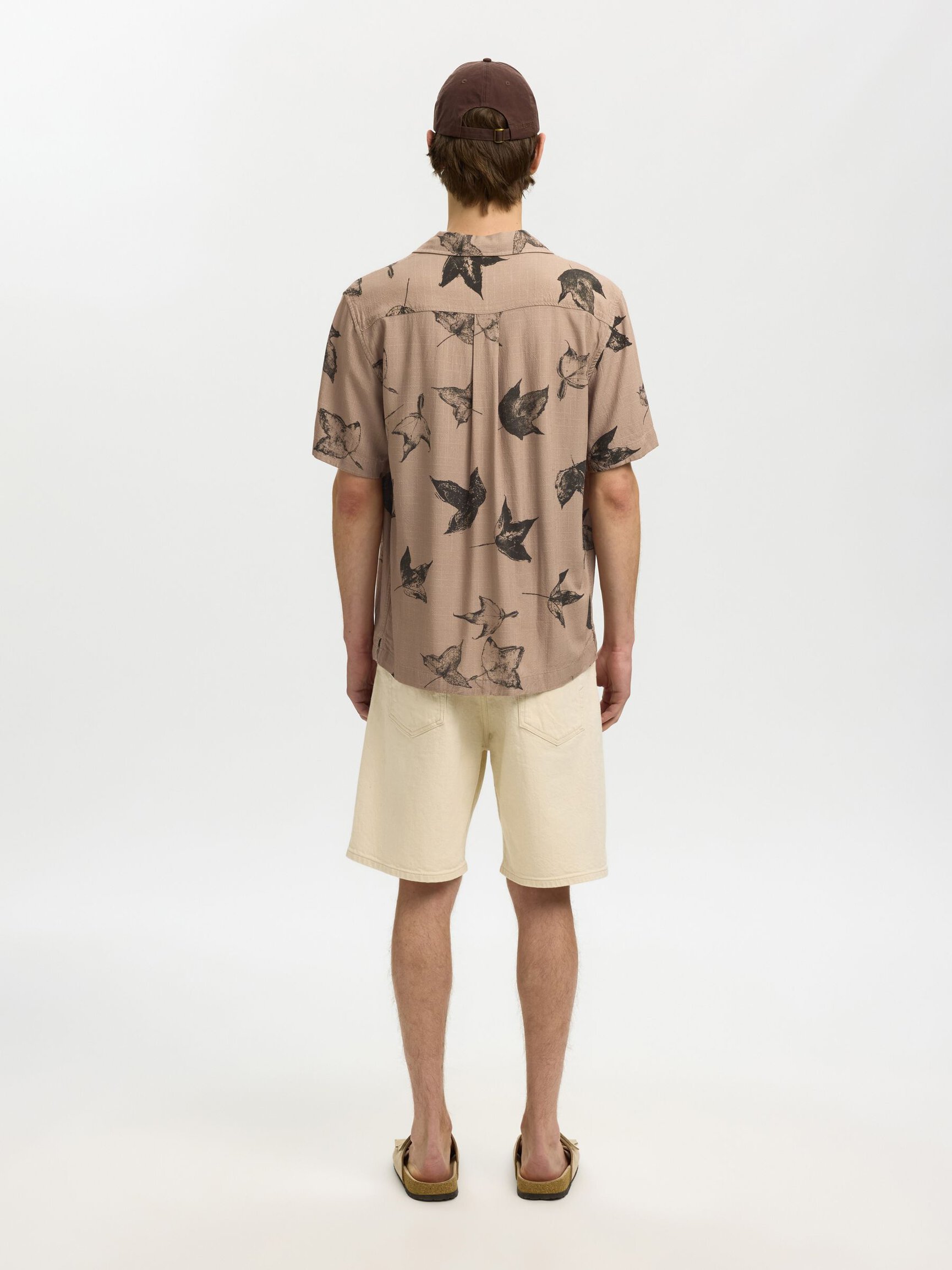 REGULAR FIT SHORT SLEEVED SHIRT