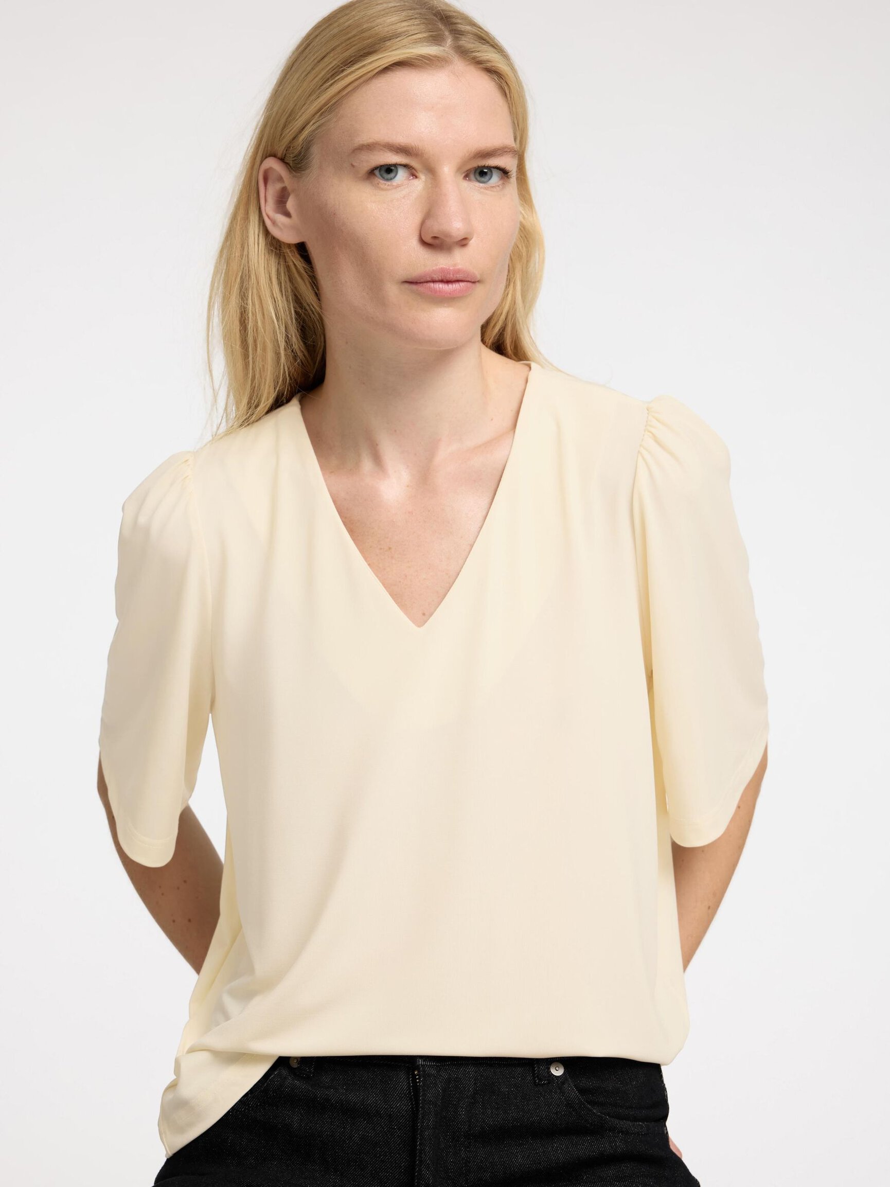 LOOSE FIT V-NECK TOP
