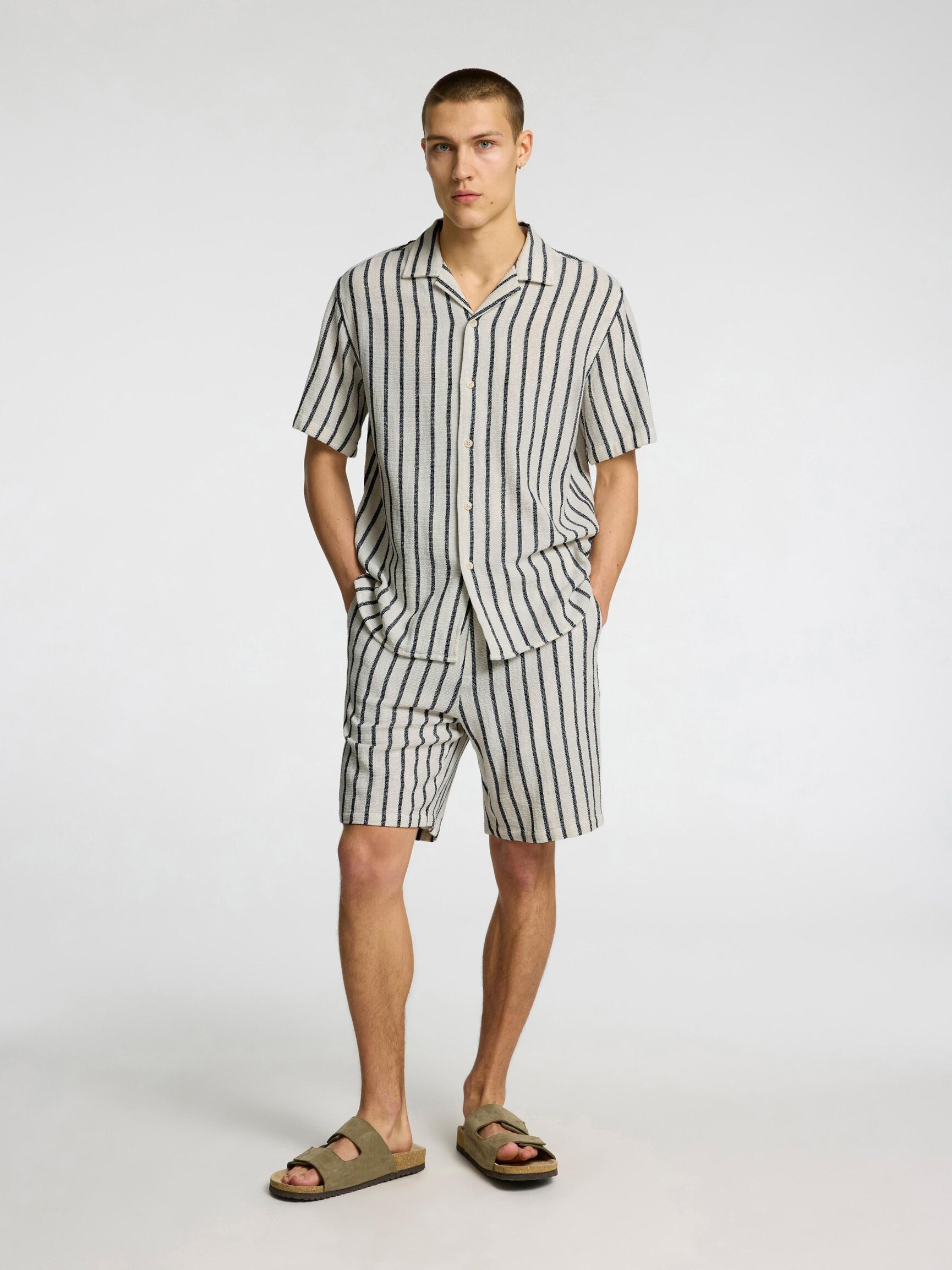 KOSZULA Z KRÓTKIM RĘKAWEM