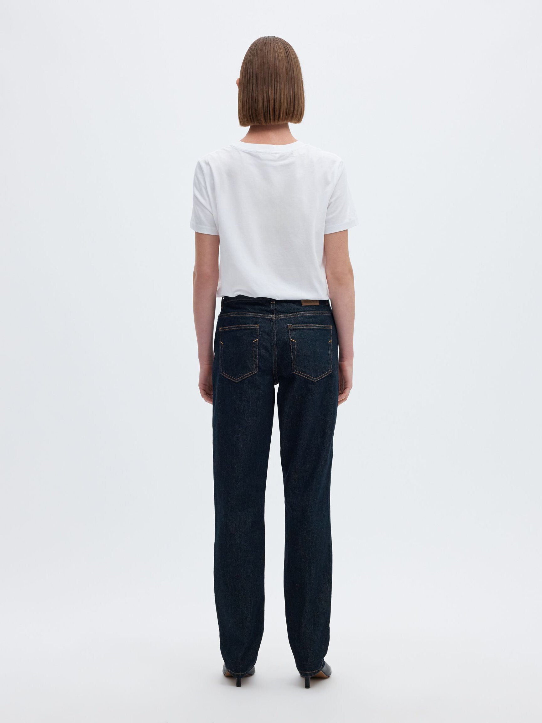 MID WAIST JEANS IN SLIM TAPERED FIT
