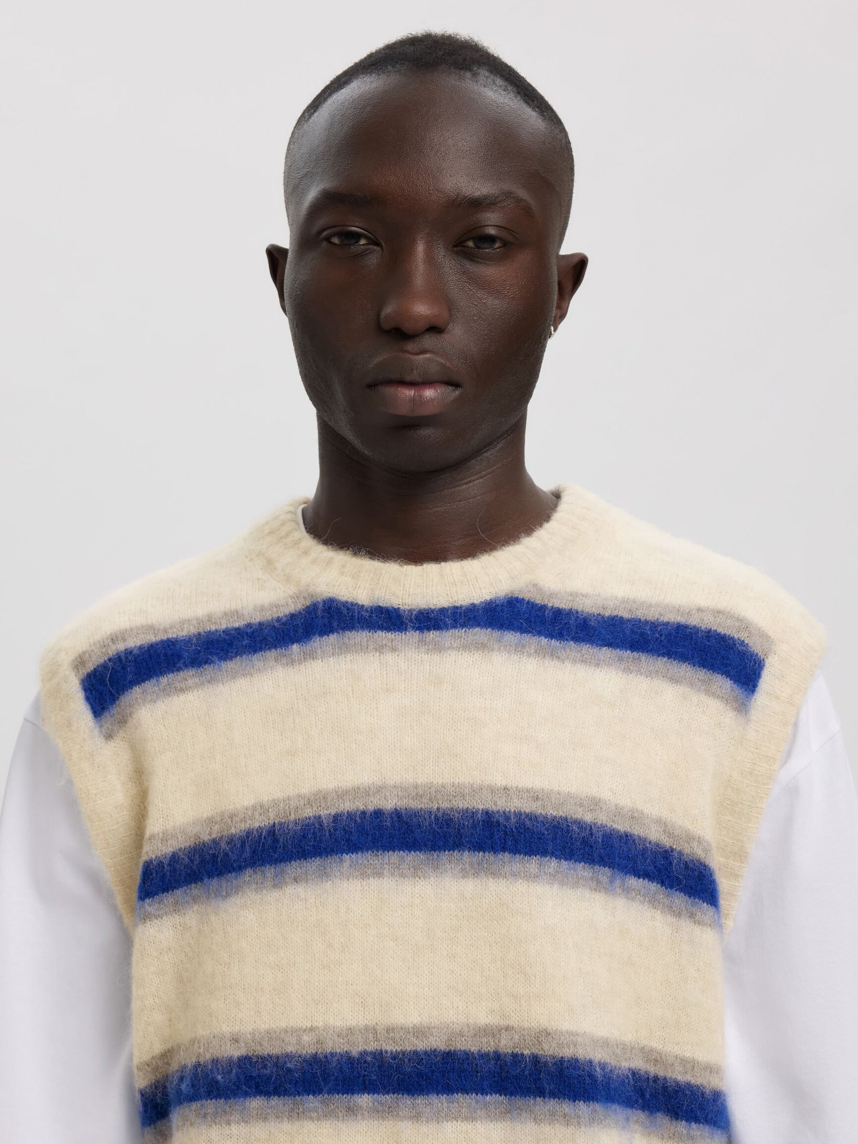 STRIPED KNITTED VEST