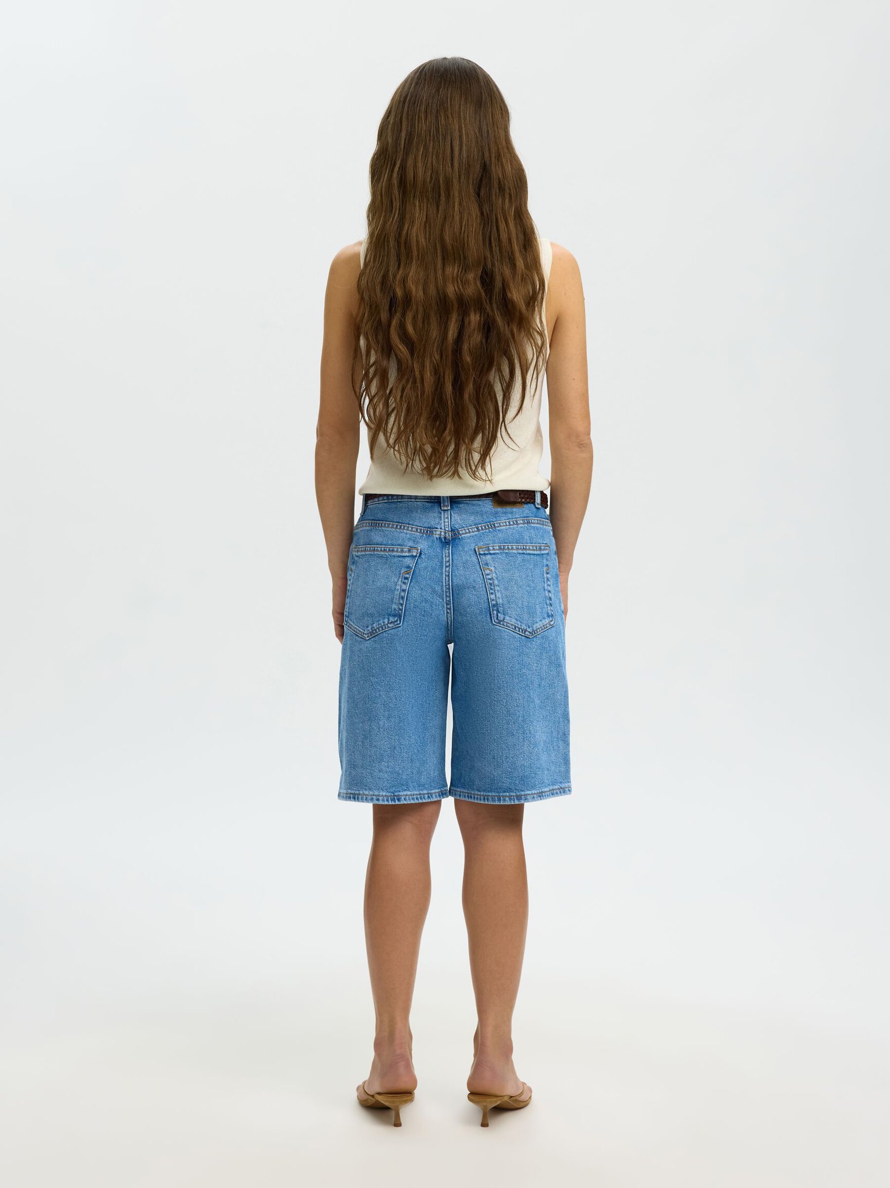 LIGHT WASH DENIM SHORTS