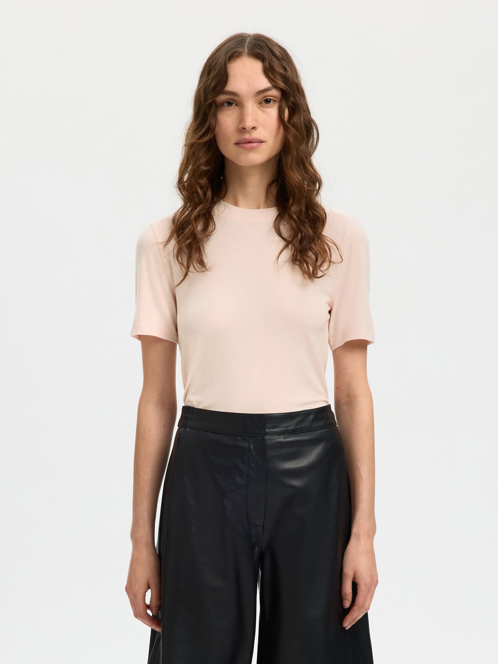 SLIM FIT SHORT SLEEVED TOP