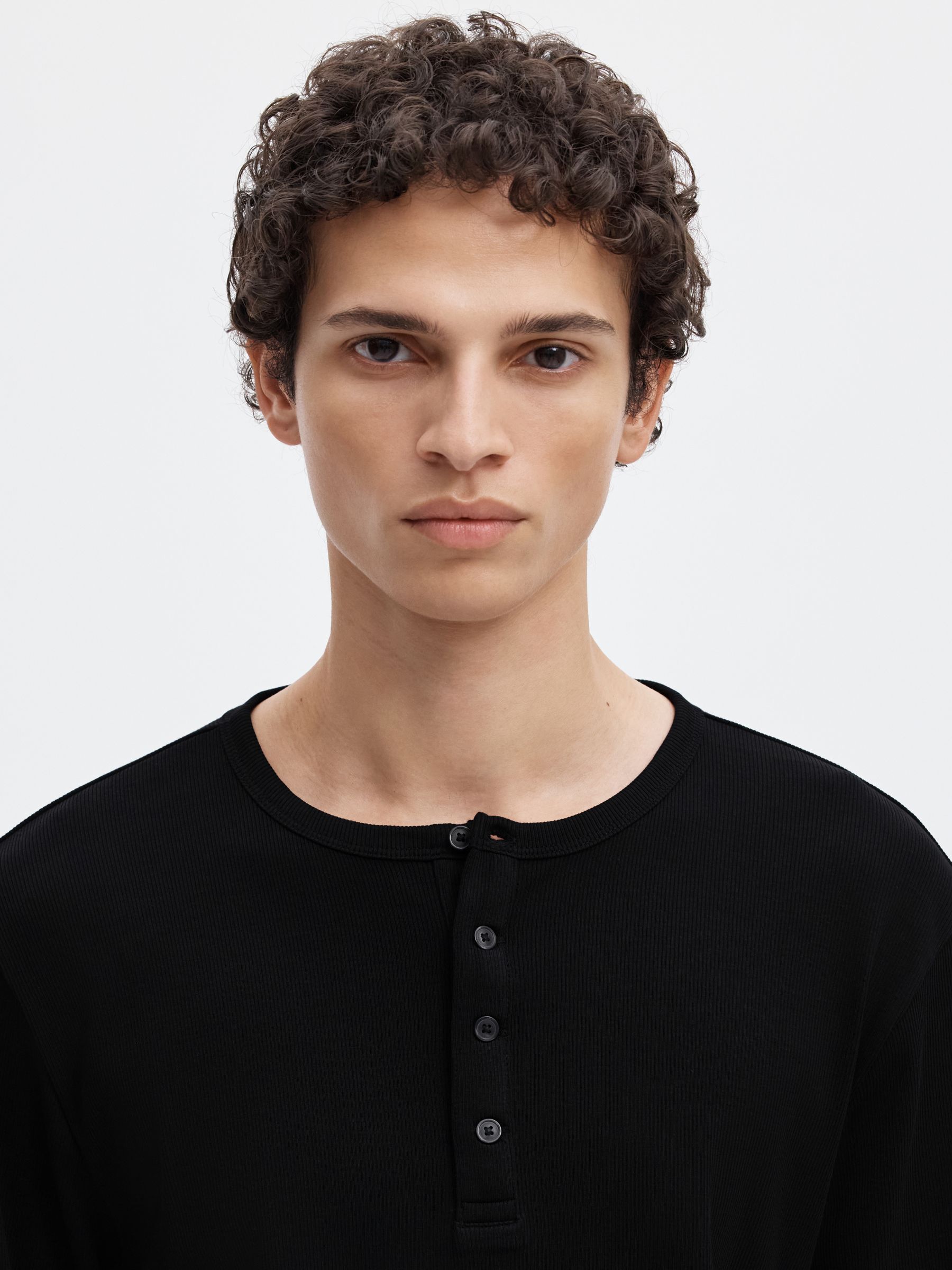 RIBBED BUTTON LONG-SLEEVED T-SHIRT