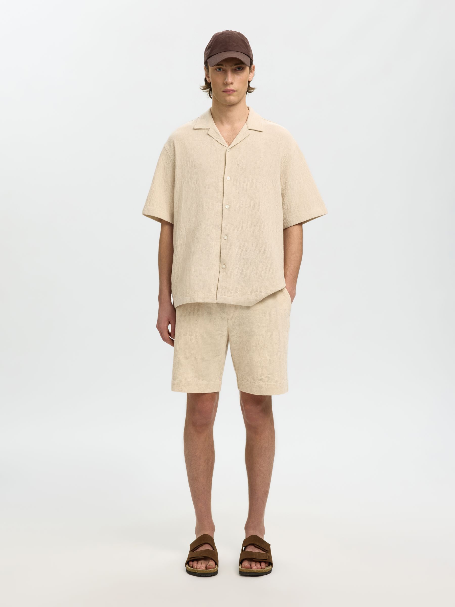 REGULAR FIT SHORTS