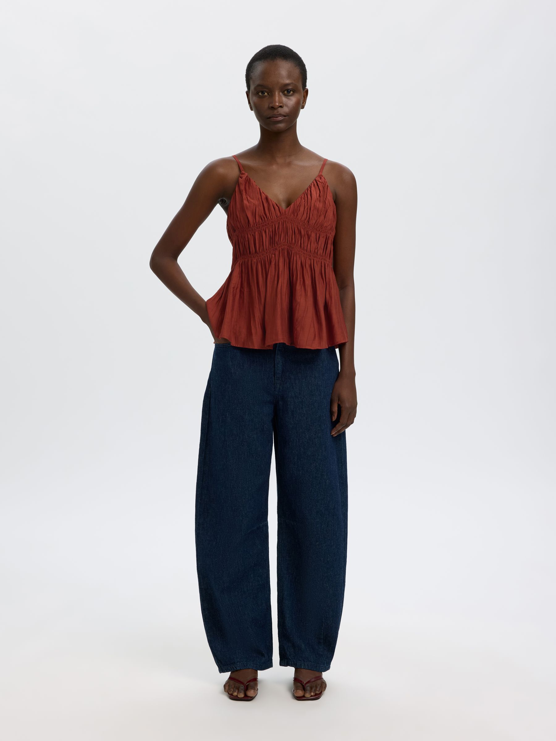 V-NECK SPAGHETTI STRAP TOP